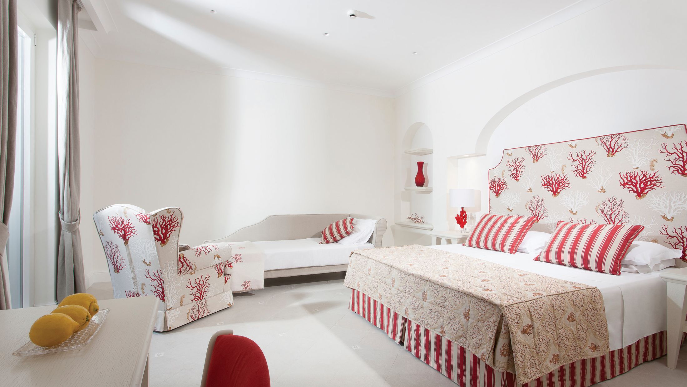 120570_Deluxe_Sea_View_room_002-Hybris