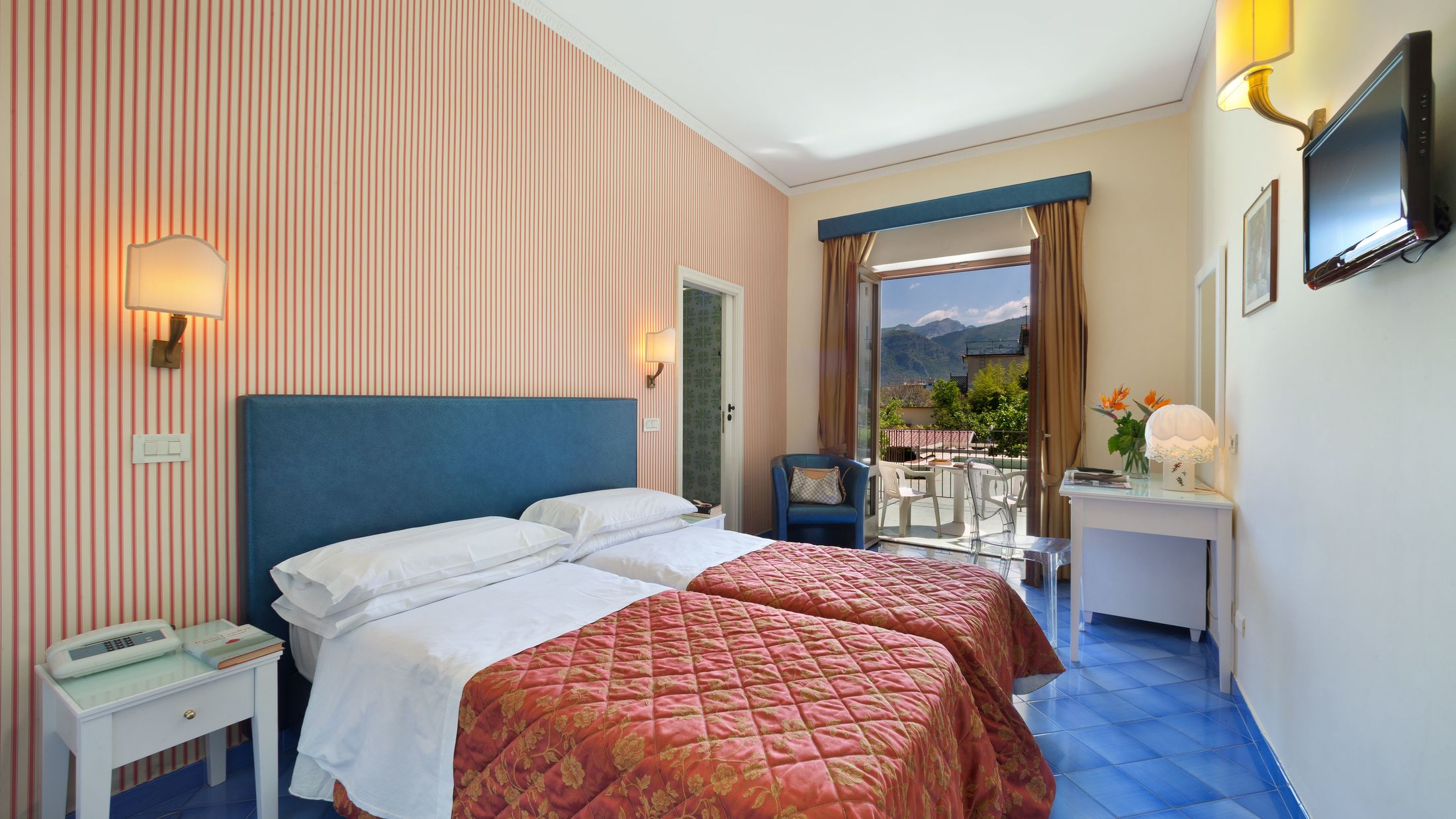 113851-Twin-or-Double-room-with-Balcony-003-Hybris