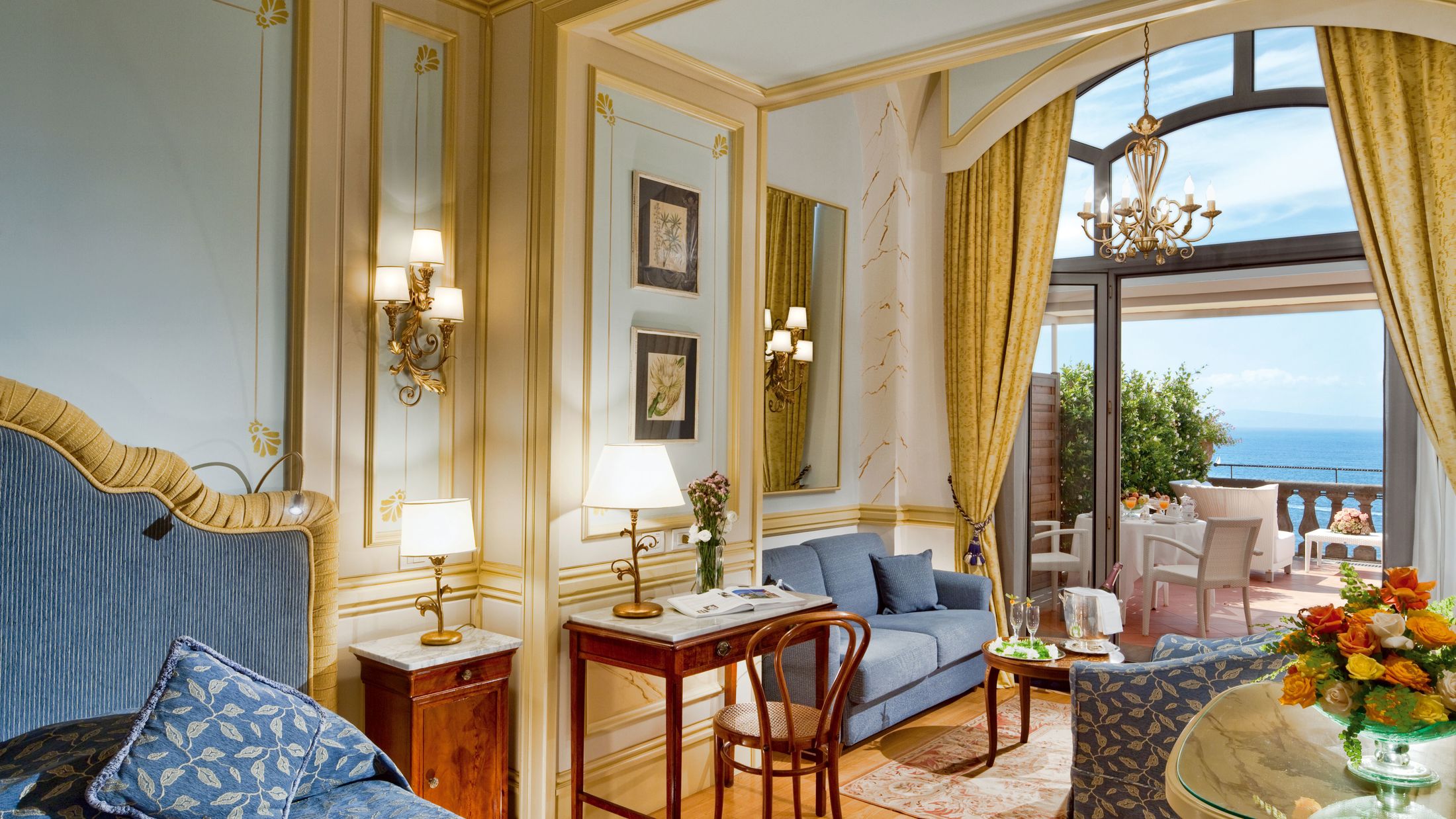 105095-Junior-Suite-Deluxe-Hybris