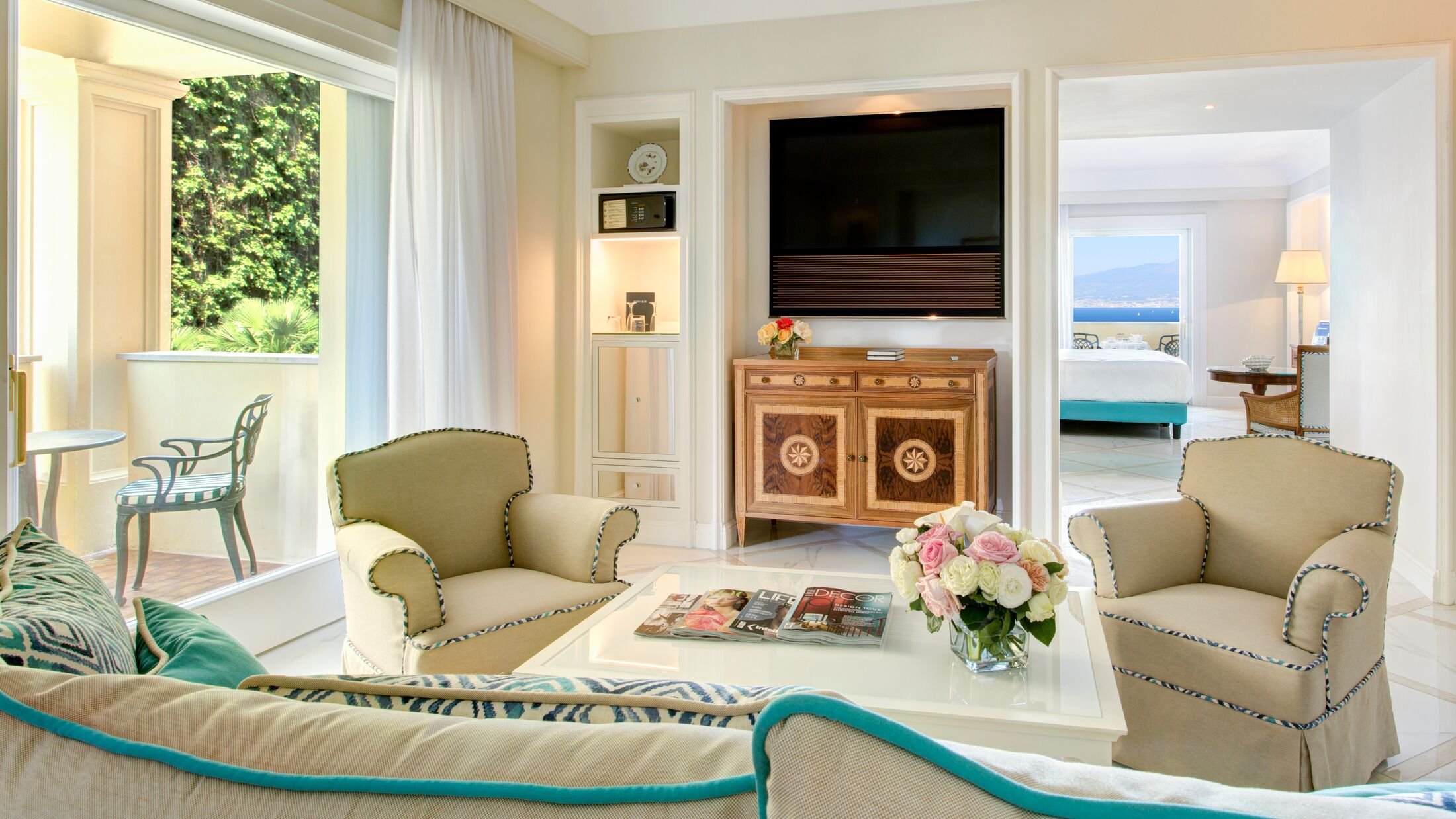 Grand-Hotel-Royal-2022-Royal-Suite-001-101947-Hybris