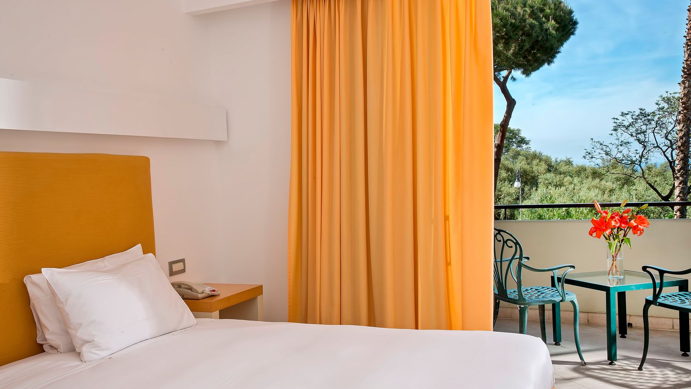 NAP.A.2015.119132.039.jpg-Hybris