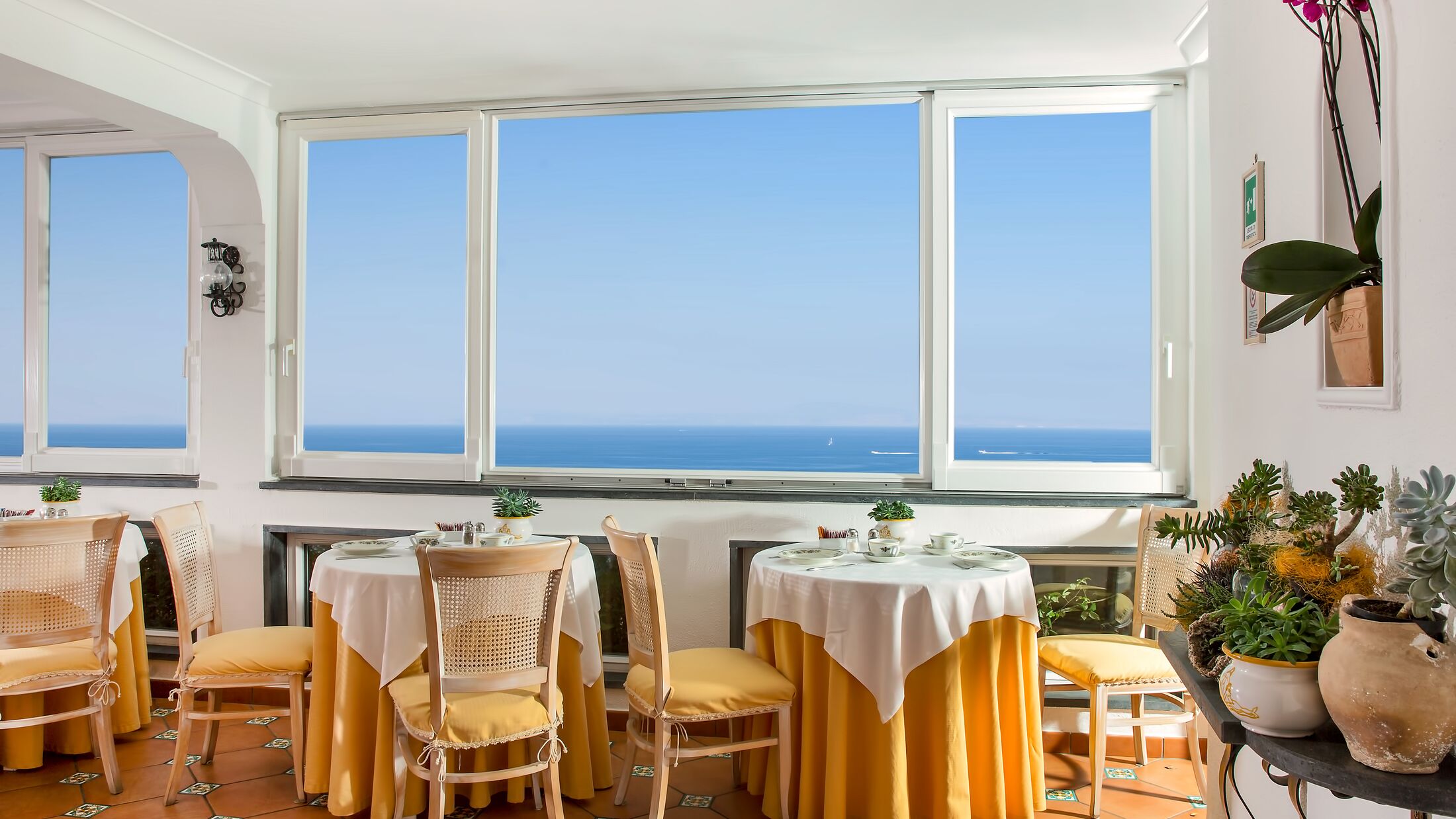 Villa-Garden-Breakfast-room-101977-Hybris