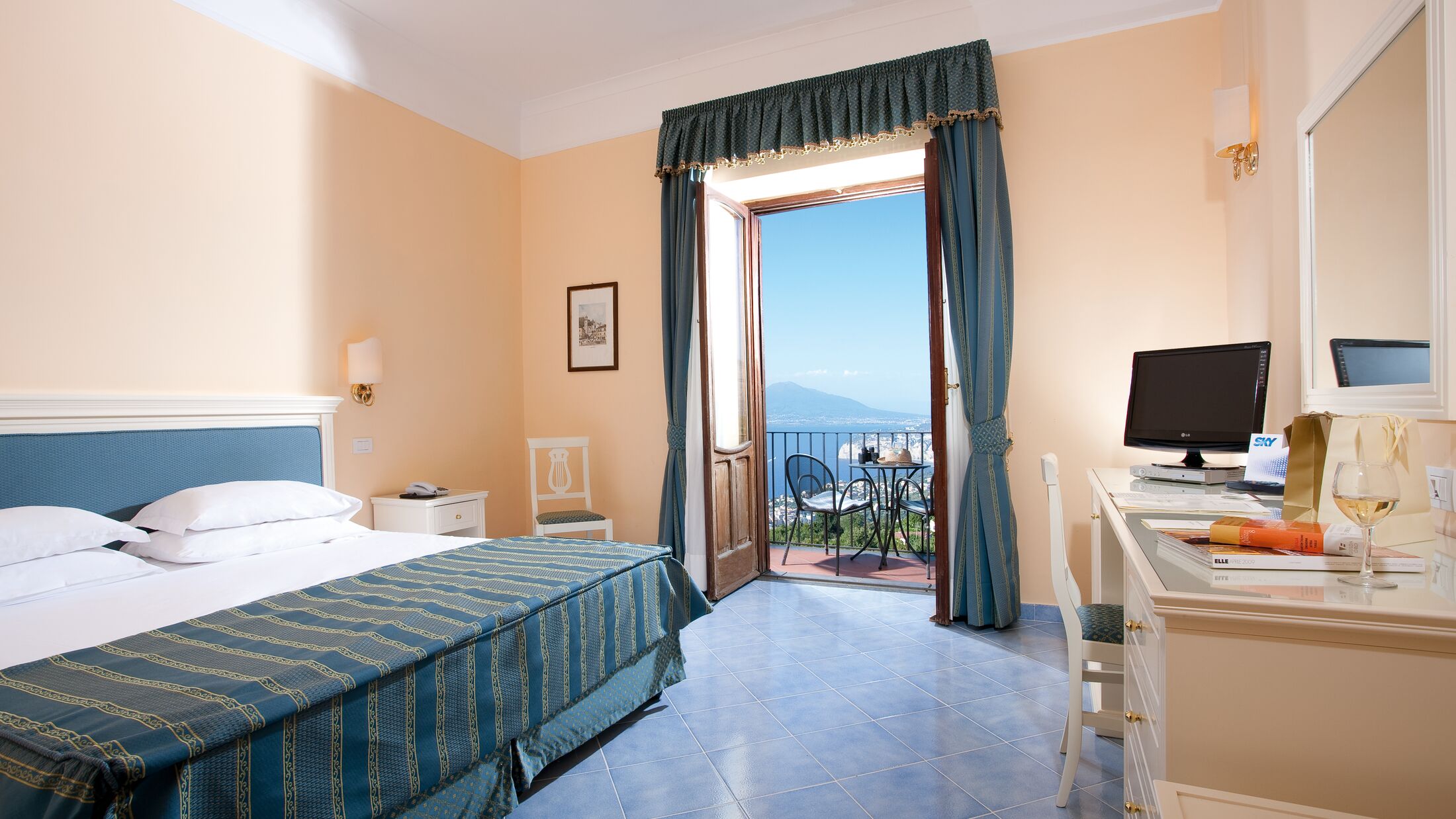 Jaccarino-2022-Deluxe-Room-001-105198-Hybris