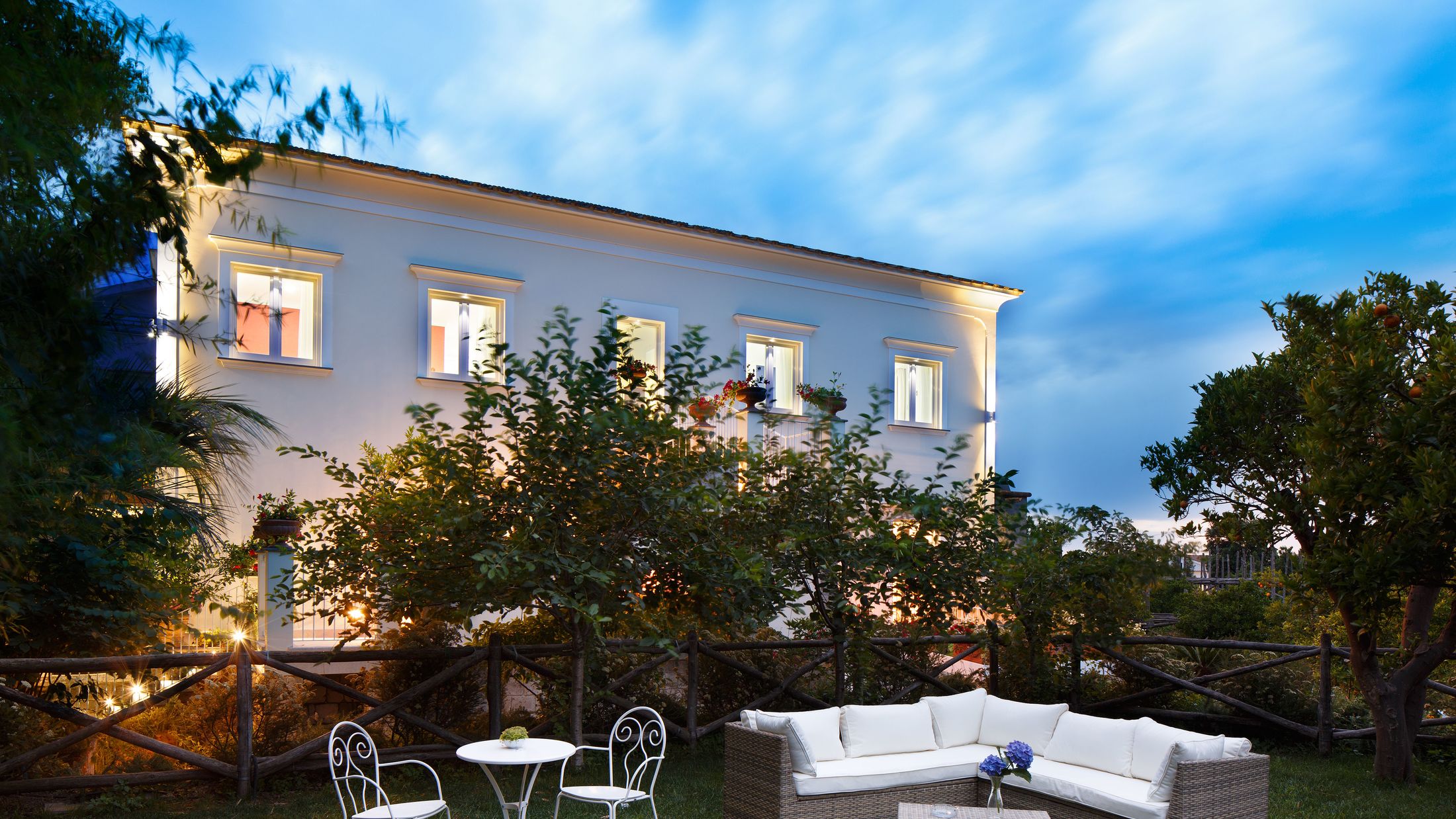 120947-Exterior-4-Hybris