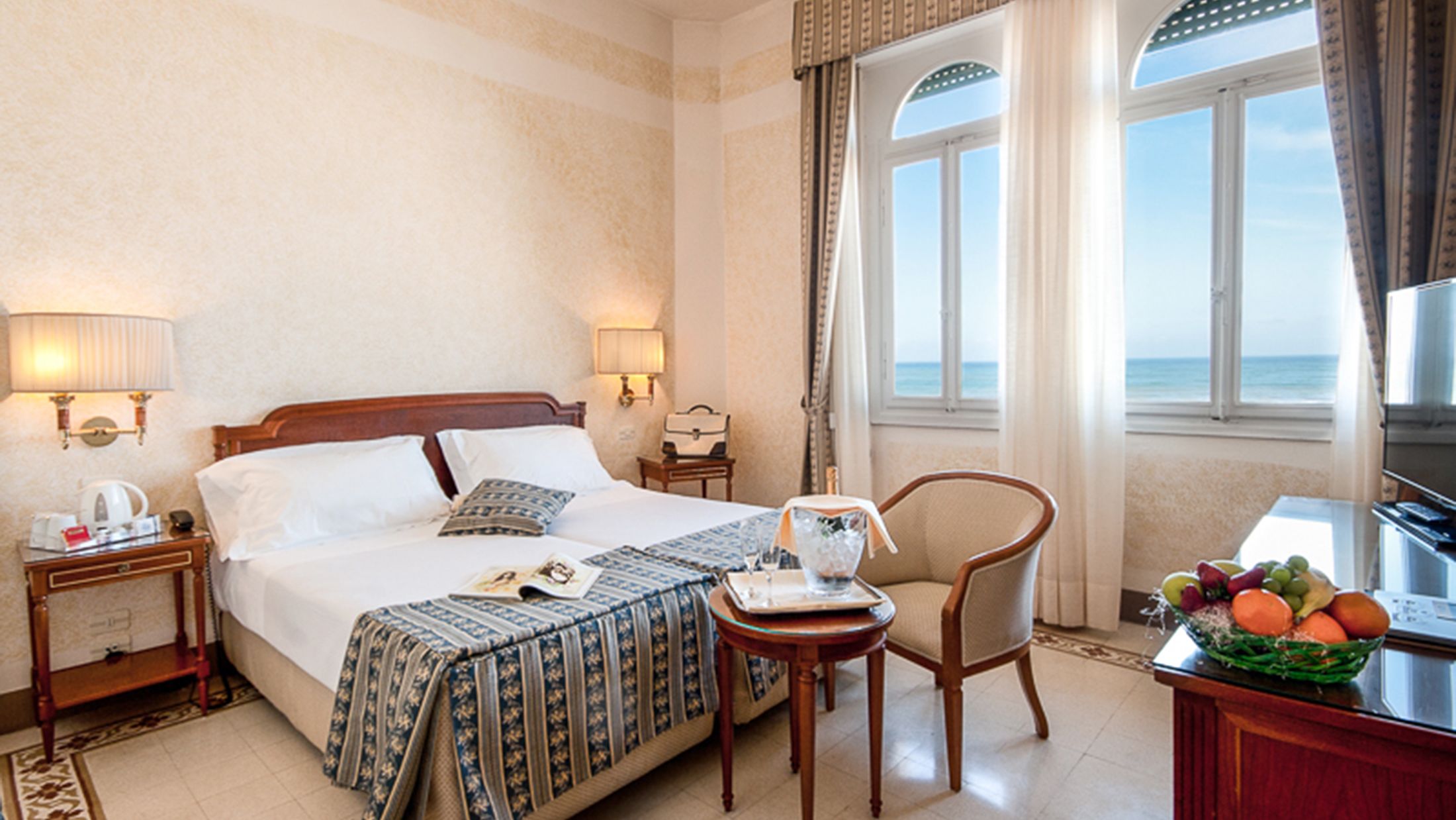 114859-Twin-Front-Sea-View-Room-001-Hybris