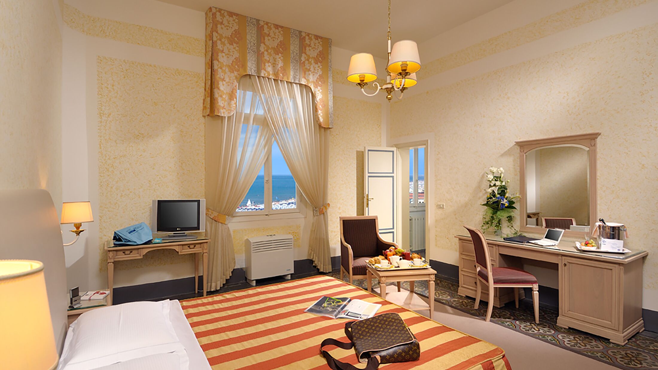 Grand-Royal-Viareggio-2022-Side-Sea-View-Room-001-114859-Hybris