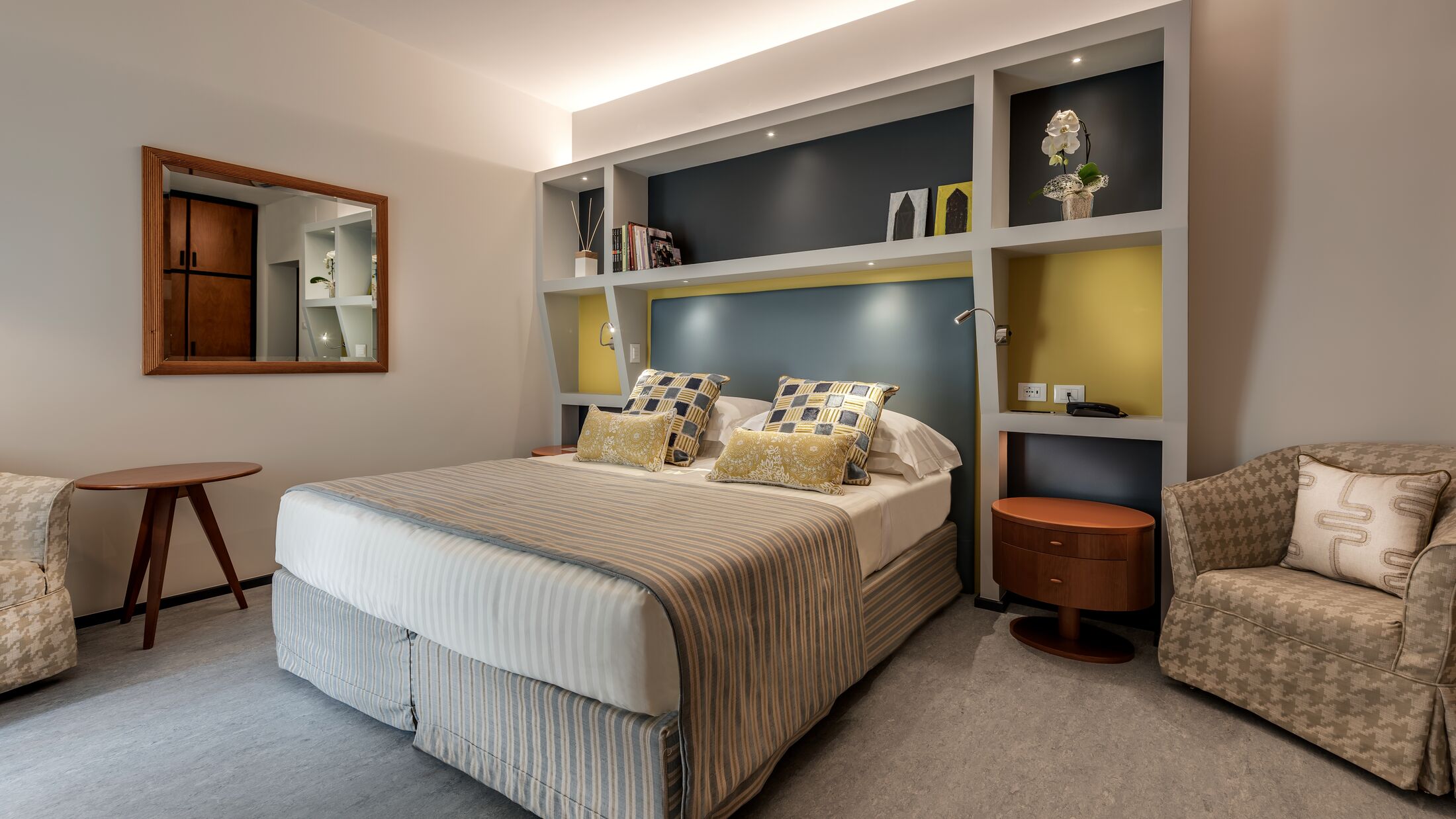 a bedroom with a bed in a hotel room