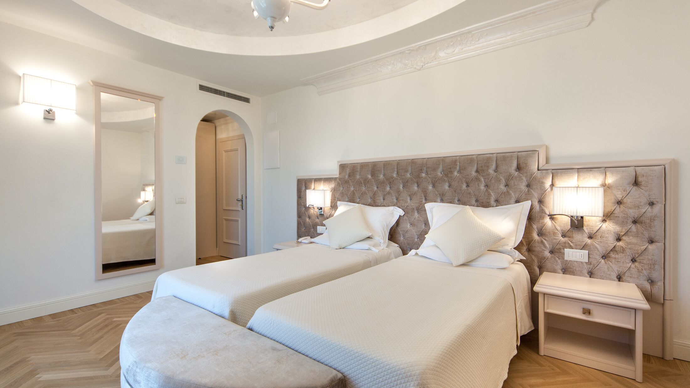 Aurelia-2024-Classic-Room-001-121988-Hybris