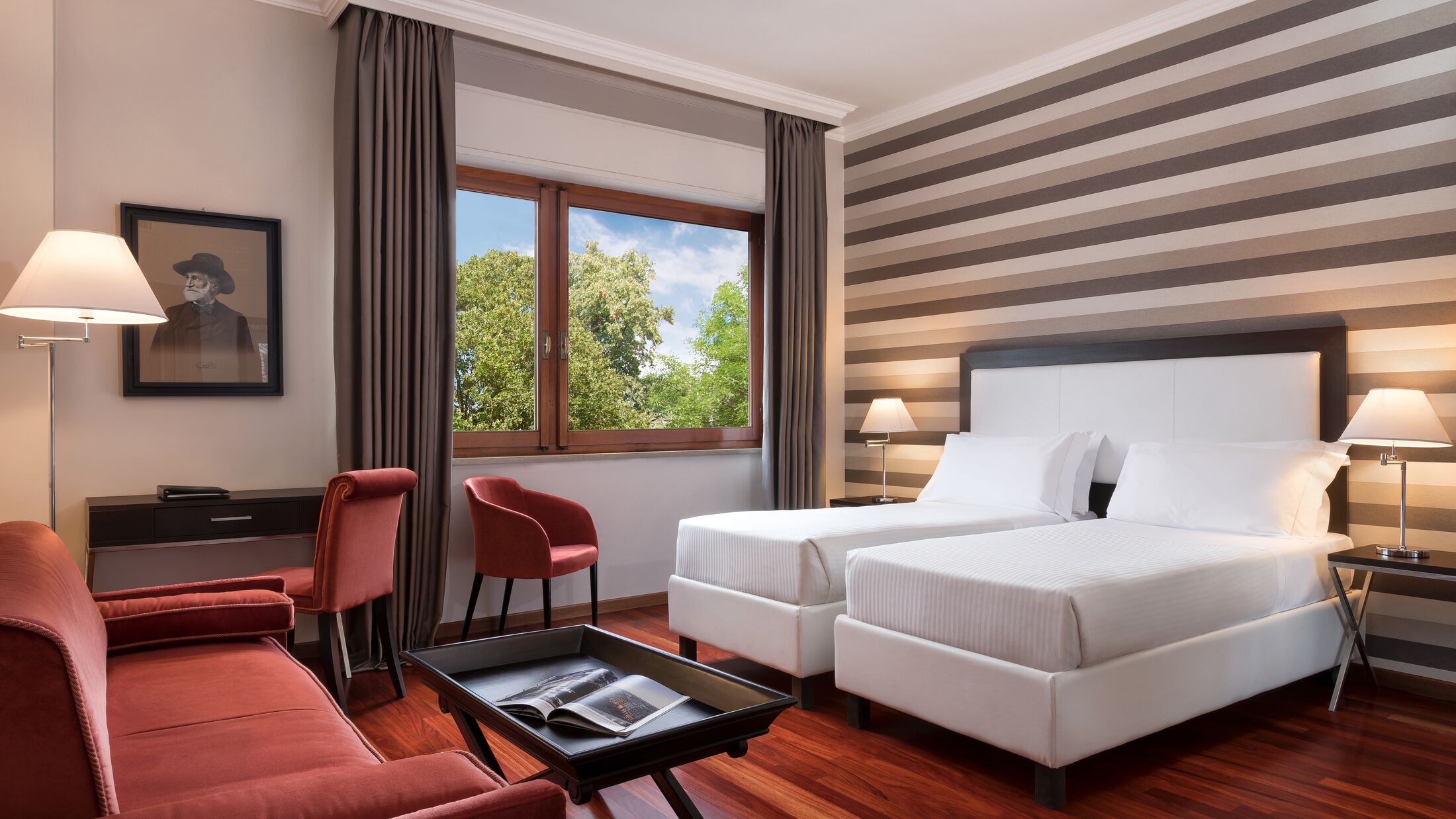 SINA-Maria-Luigia-2024-Deluxe-Room-002-121968-Hybris