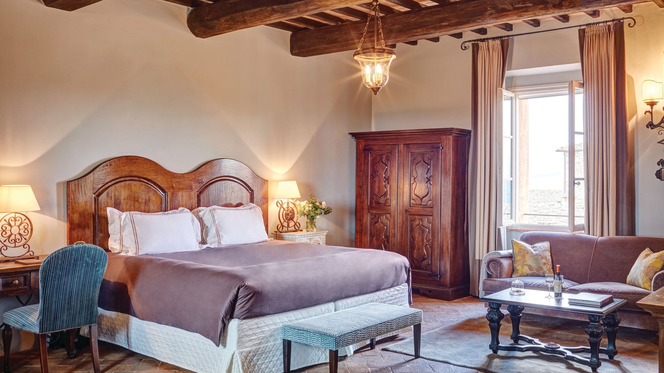 121356-Junior-Suite-001-Hybris