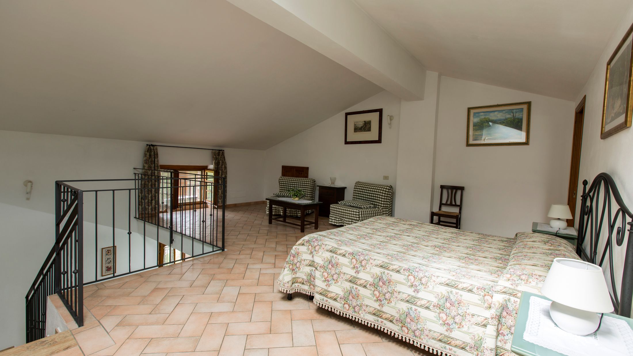 PSA.A.2014.116087.044.jpg-Hybris