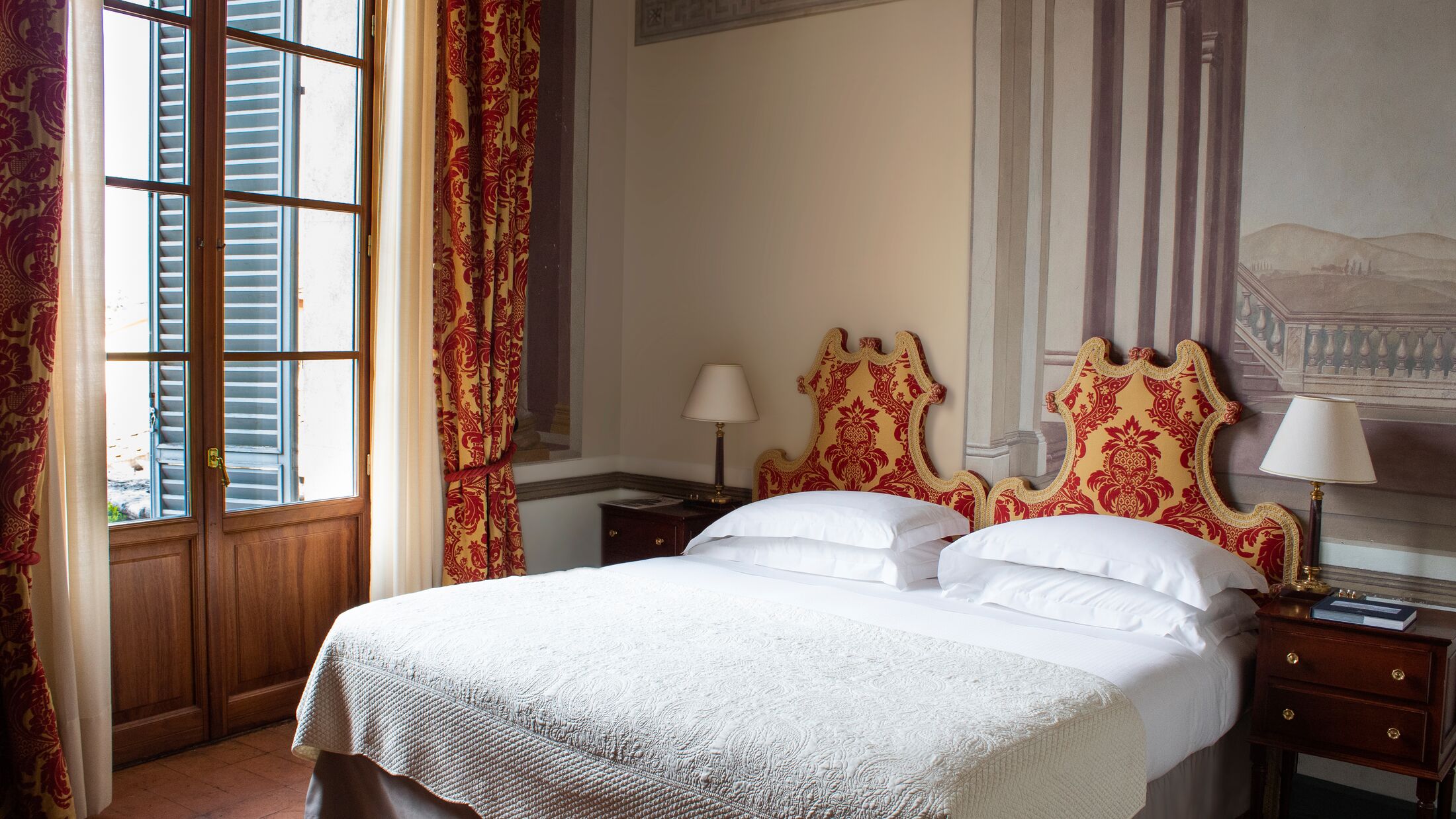 Grand-Hotel-Continental-2022-Deluxe-Room-Terrace-001-114977-Hybris