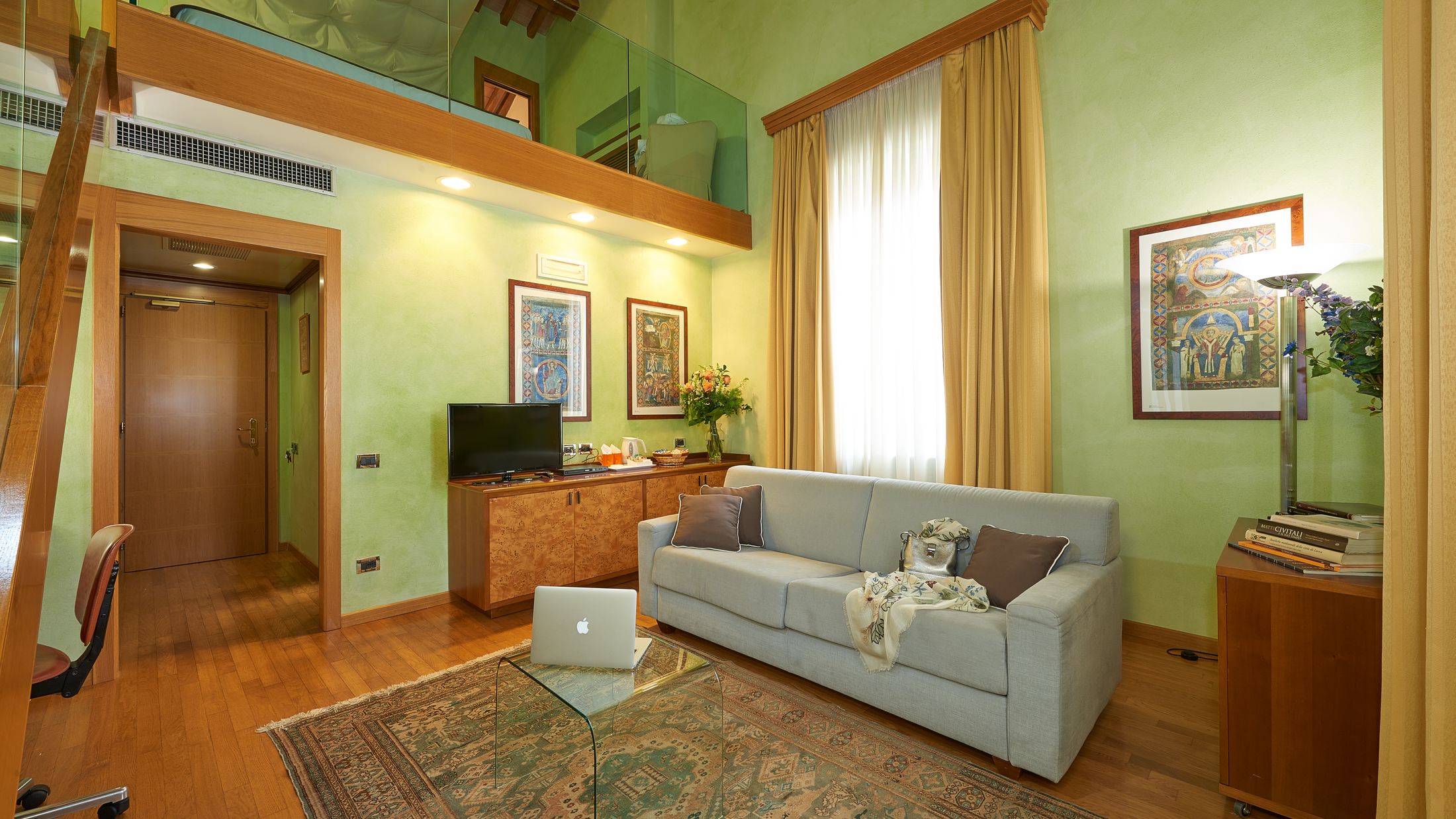 120444_Guest Room_001-Hybris