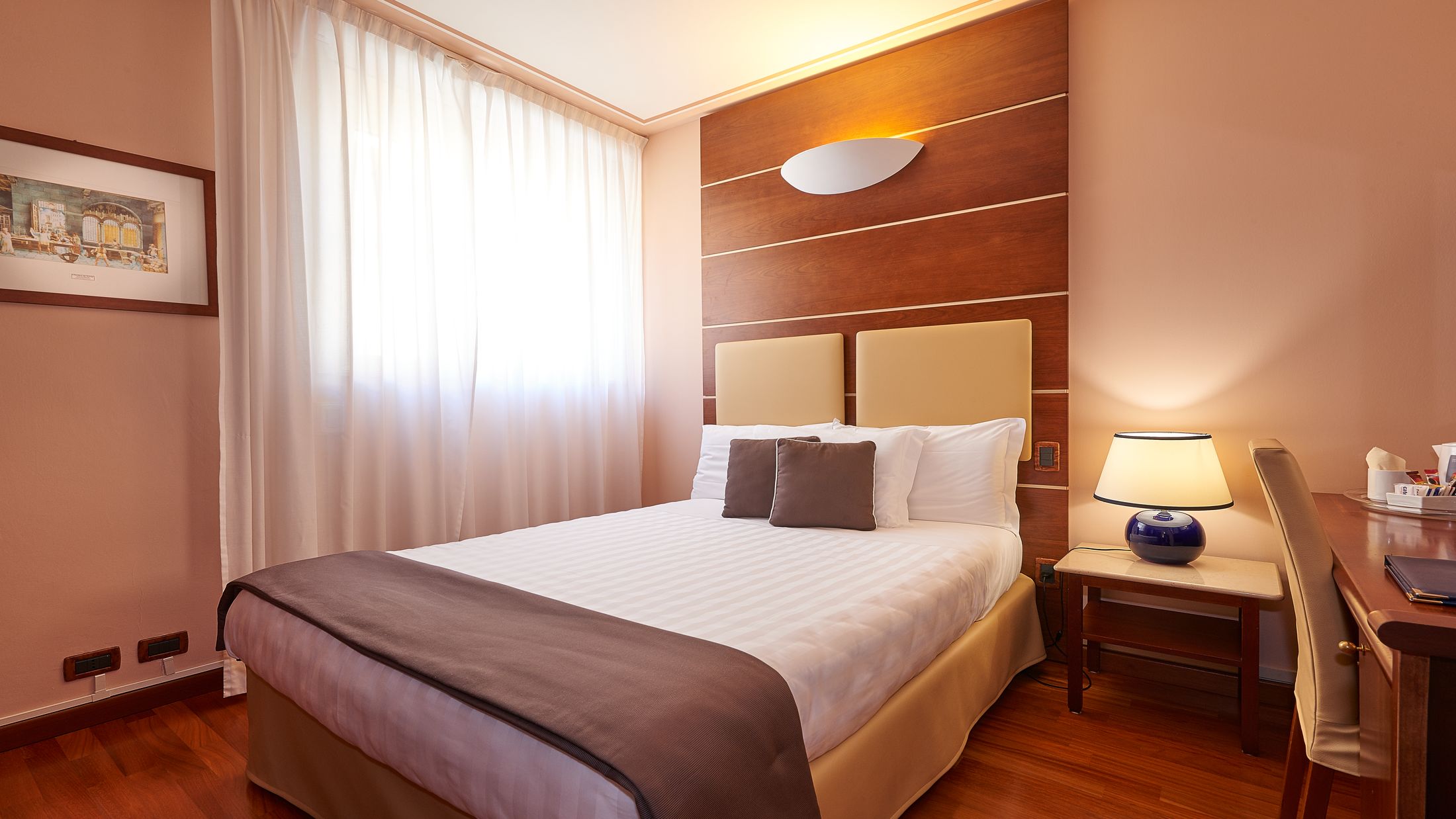 120444_Guest Room_006-Hybris