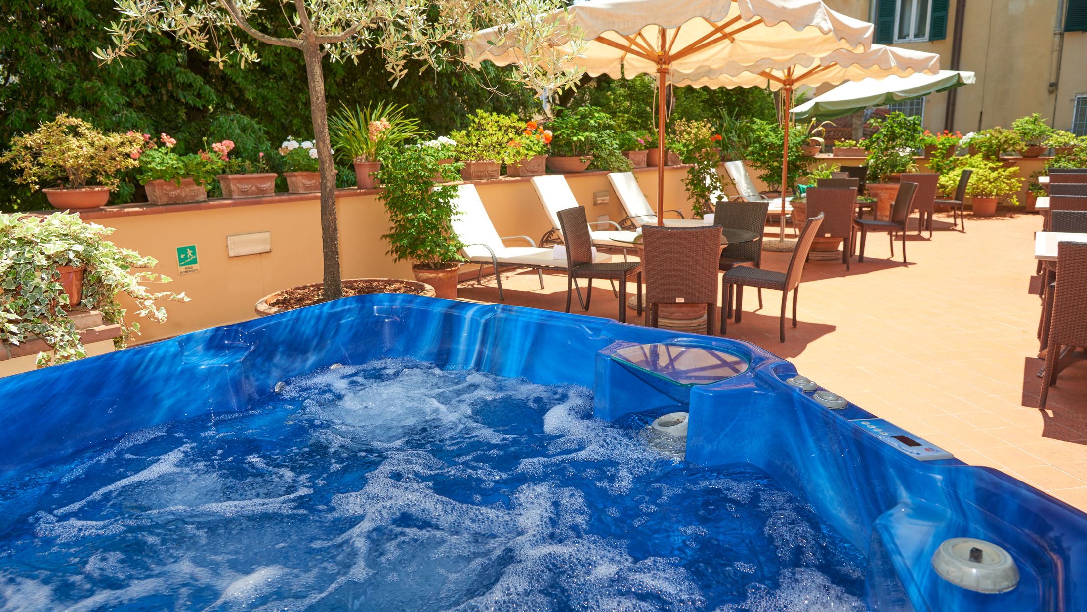 120444_Whirlpool_001-Hybris