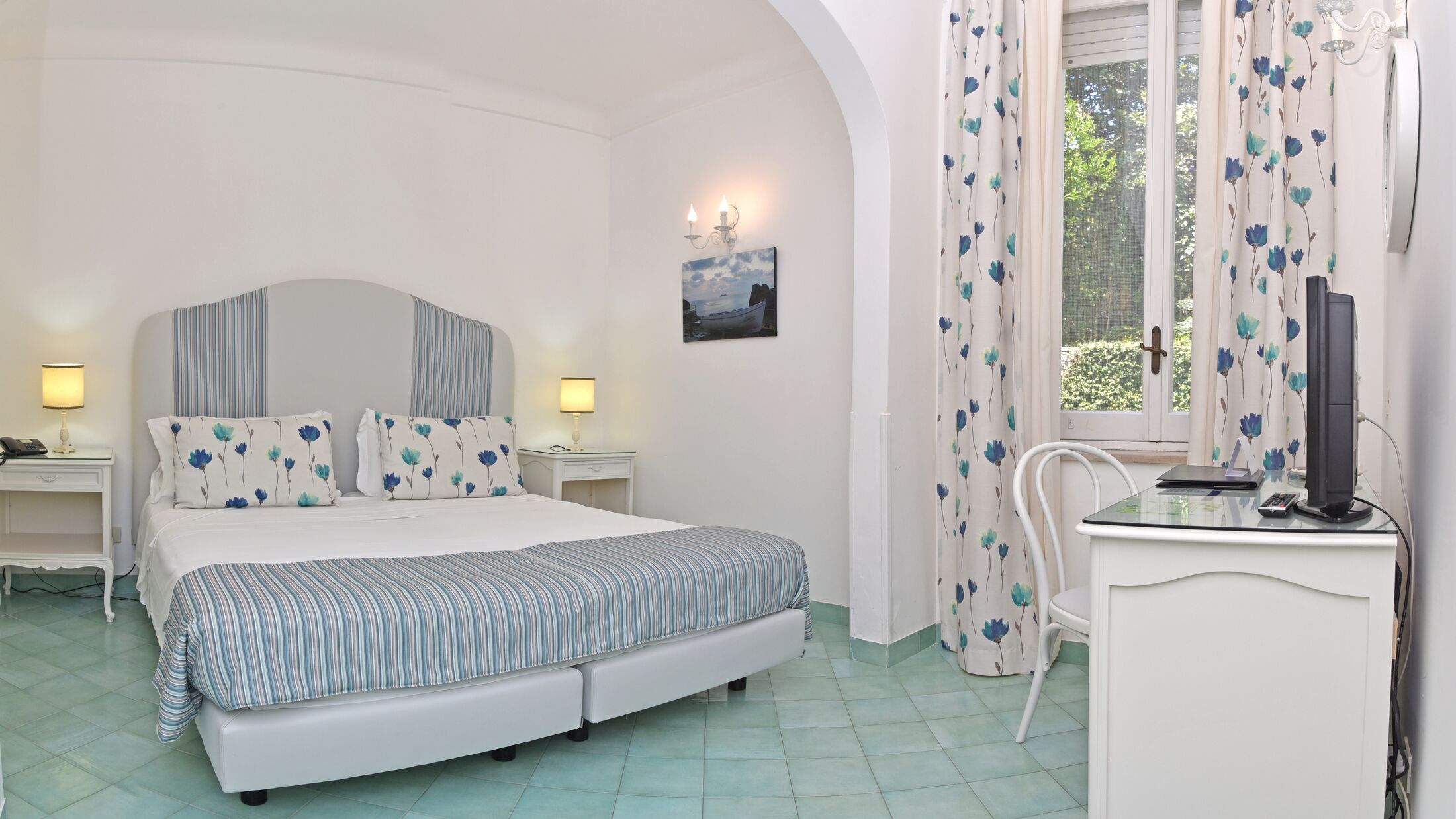 San-Felice-Classic-Room-004-121353-Hybris
