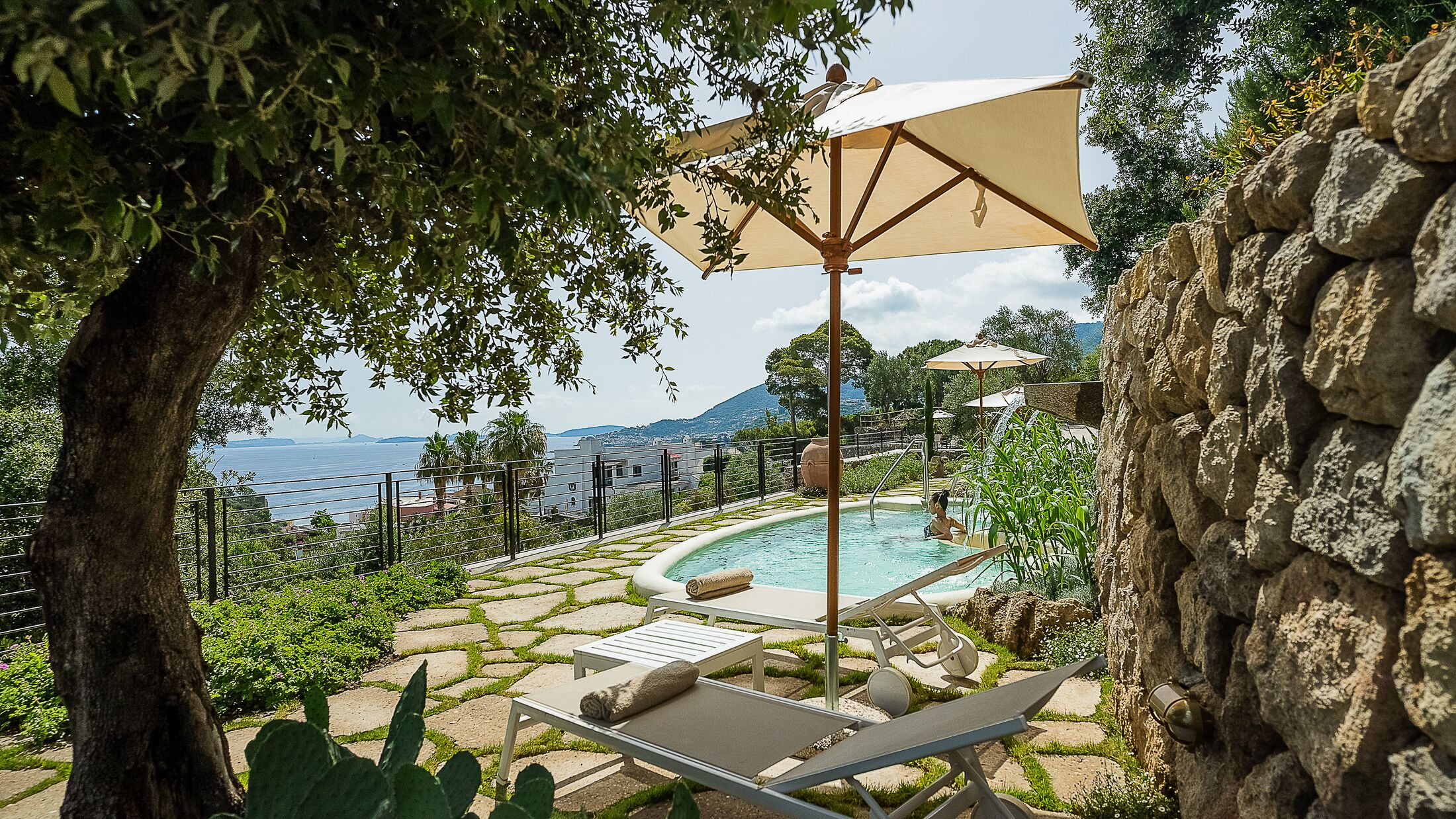 Botania-2023-Hotspring-Pool-001-121722-Hybris