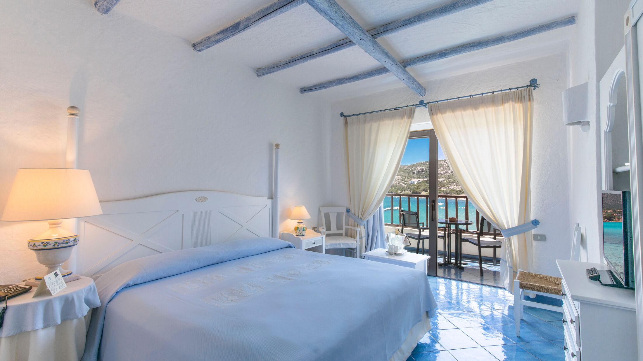 Club-Hotel-Sardinia-2022-Deluxe-Sea-View-Room-002-121856-Hybris