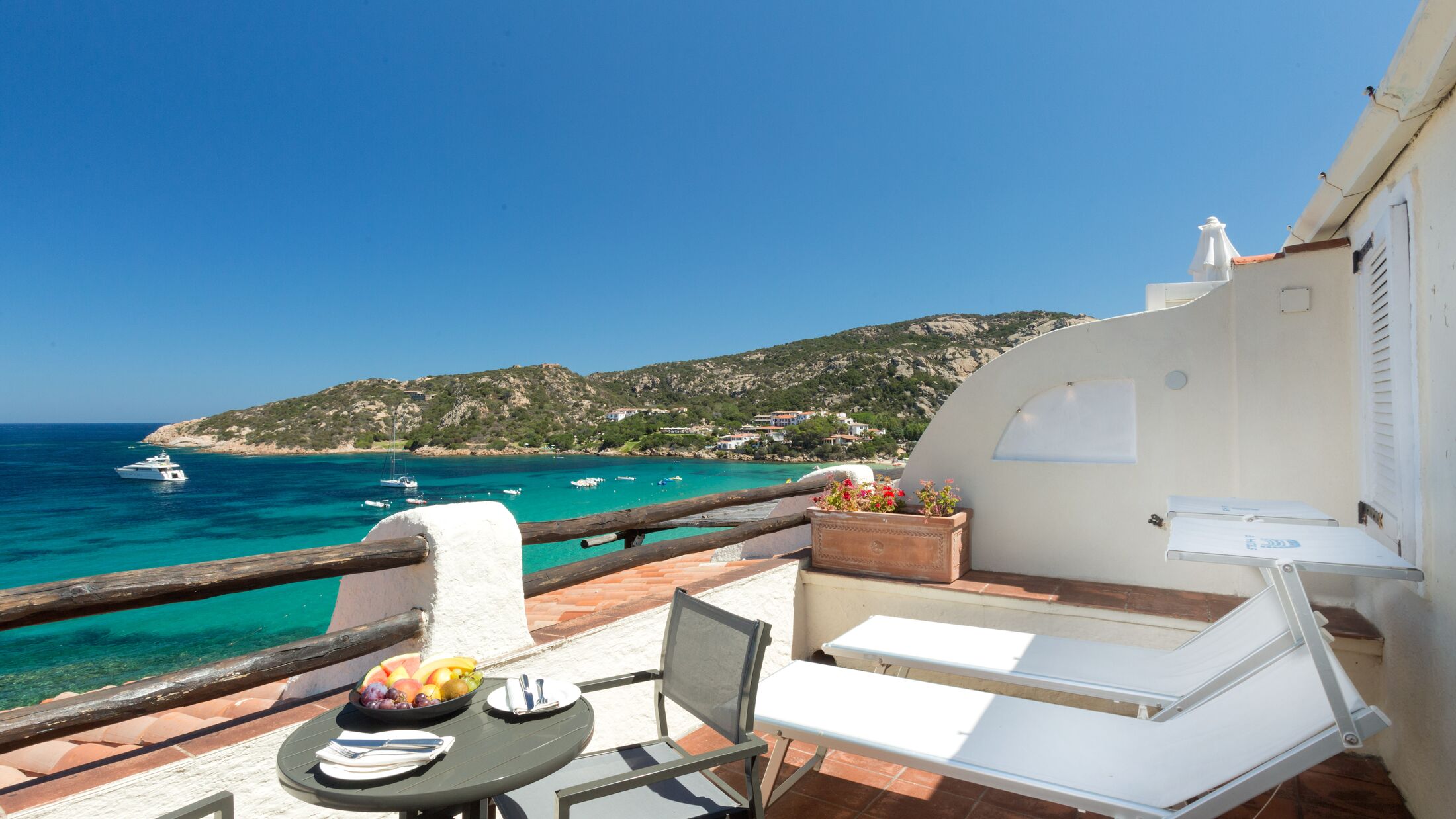 Club-Hotel-Sardinia-2022-Panoramic-Junior-Suite-003-121856-Hybris