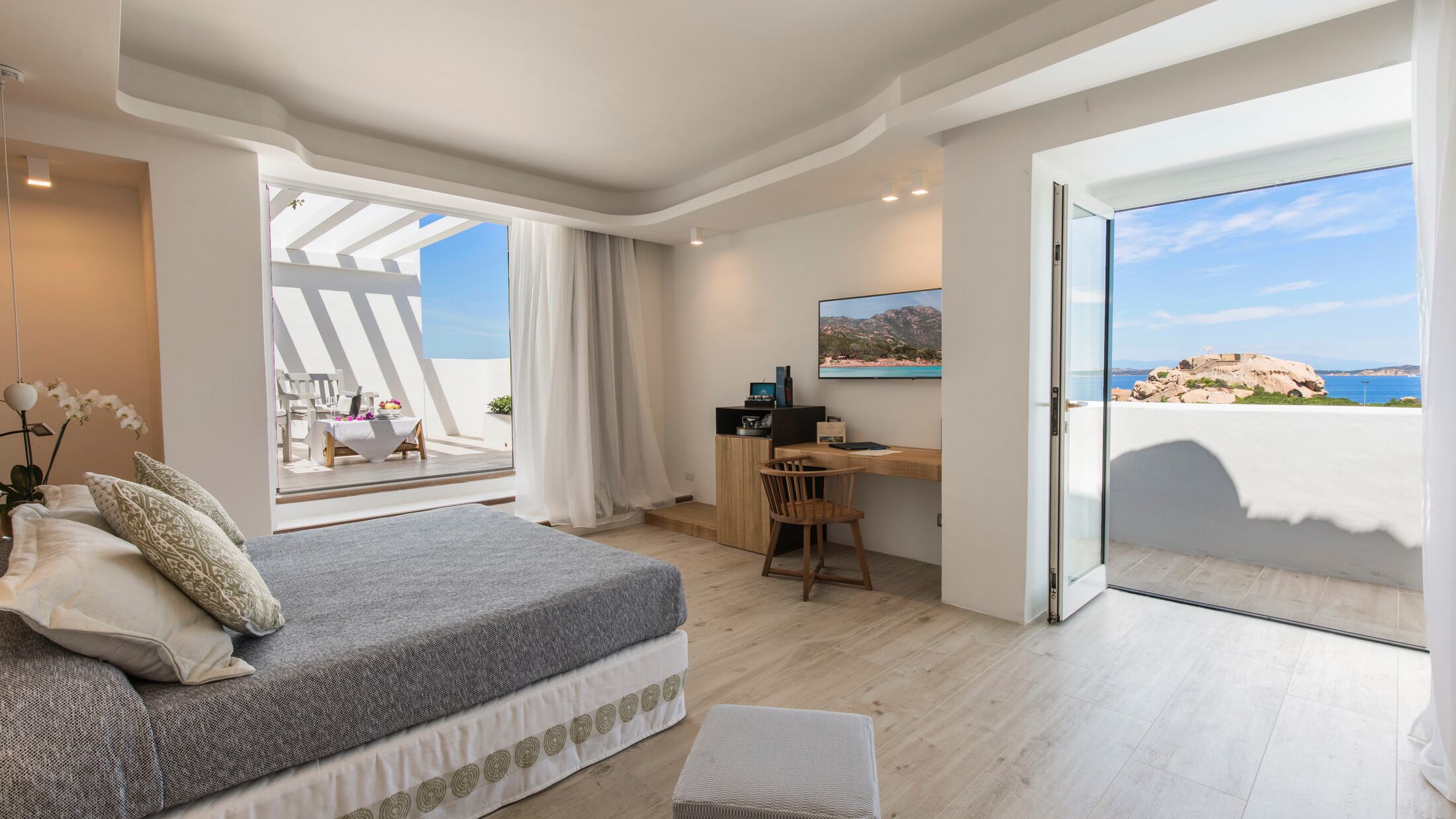 Grand-Relais-Nuraghi-2022-Junior-Suite-Sophie-003-121857-Hybris