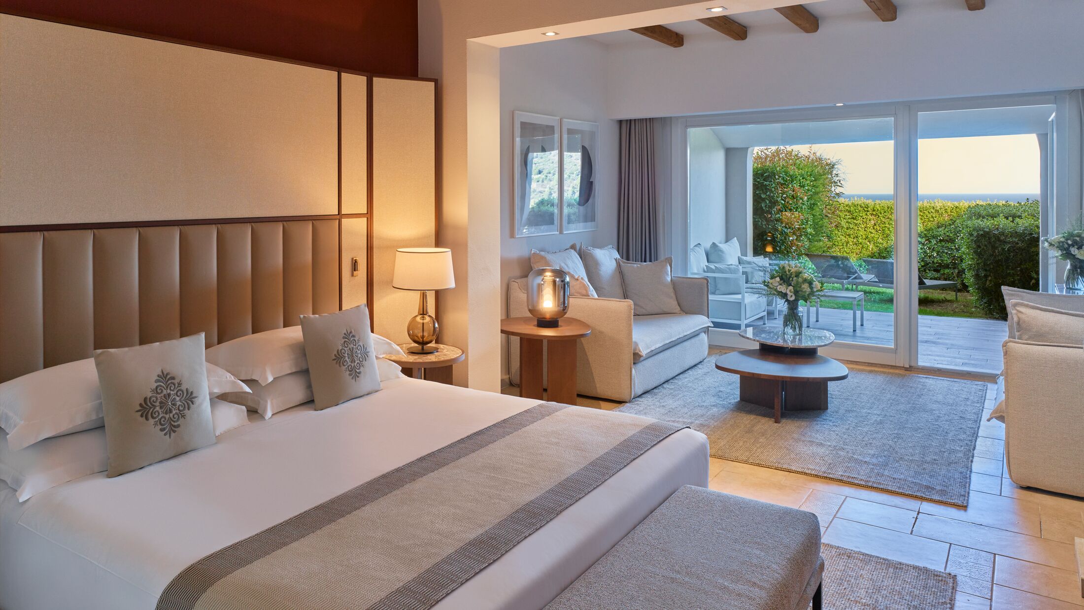 Conrad-Chia-Laguna-2022-Junior-Suite-Private-Garden-001-111495-Hybris