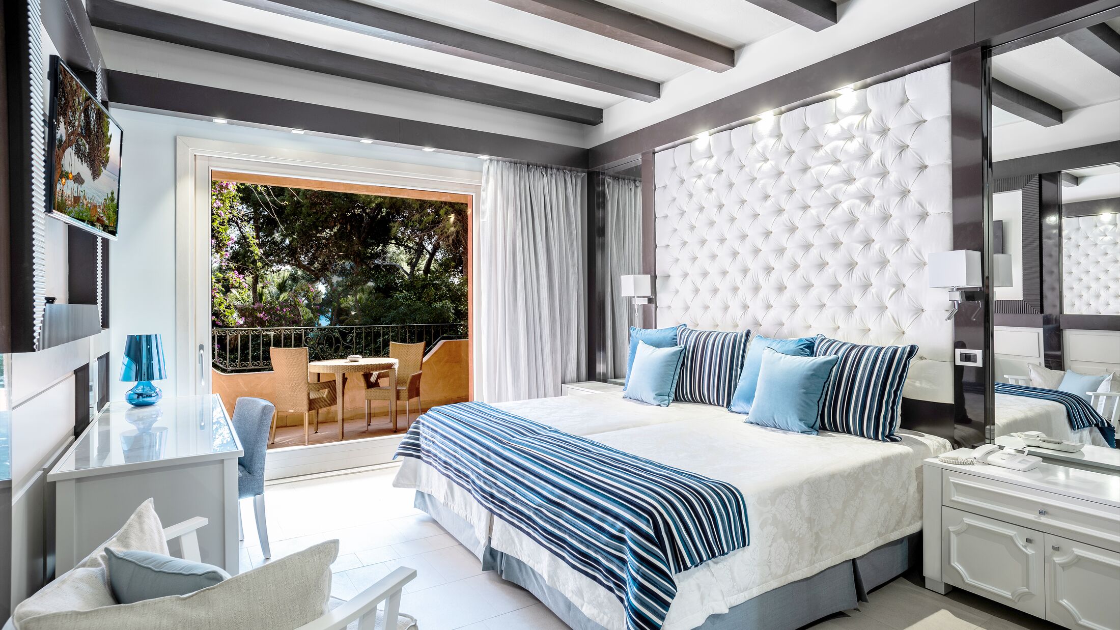 Forte-Village-2023-Castello-Executive-Mare-Room-001-002498-Hybris