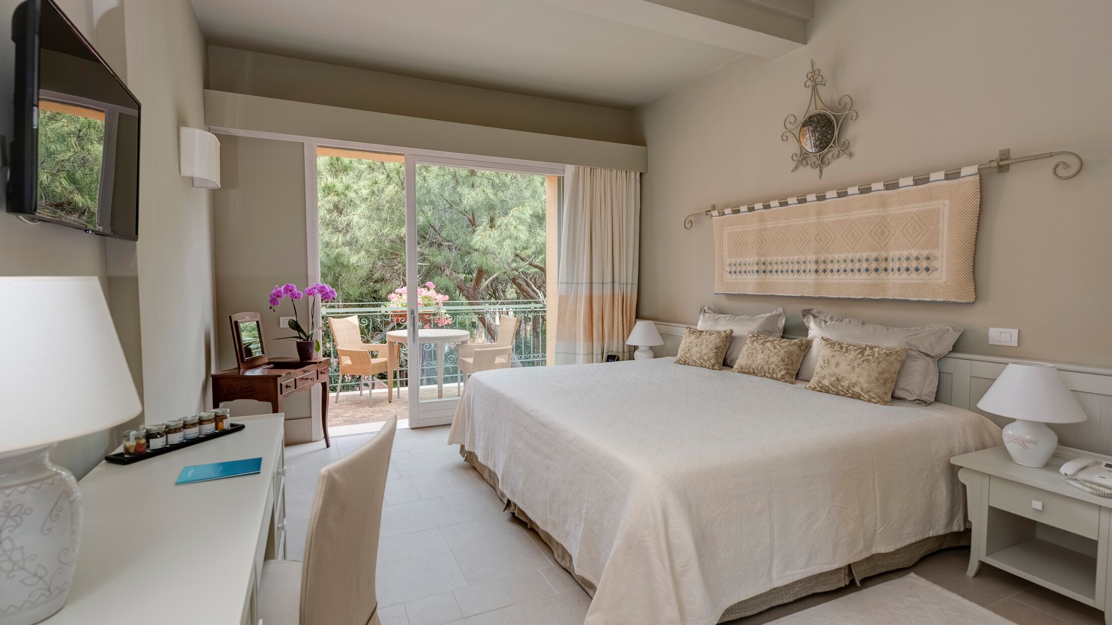 Forte-Village-2023-Castello-Superior-Garden-Room-002-002498-Hybris