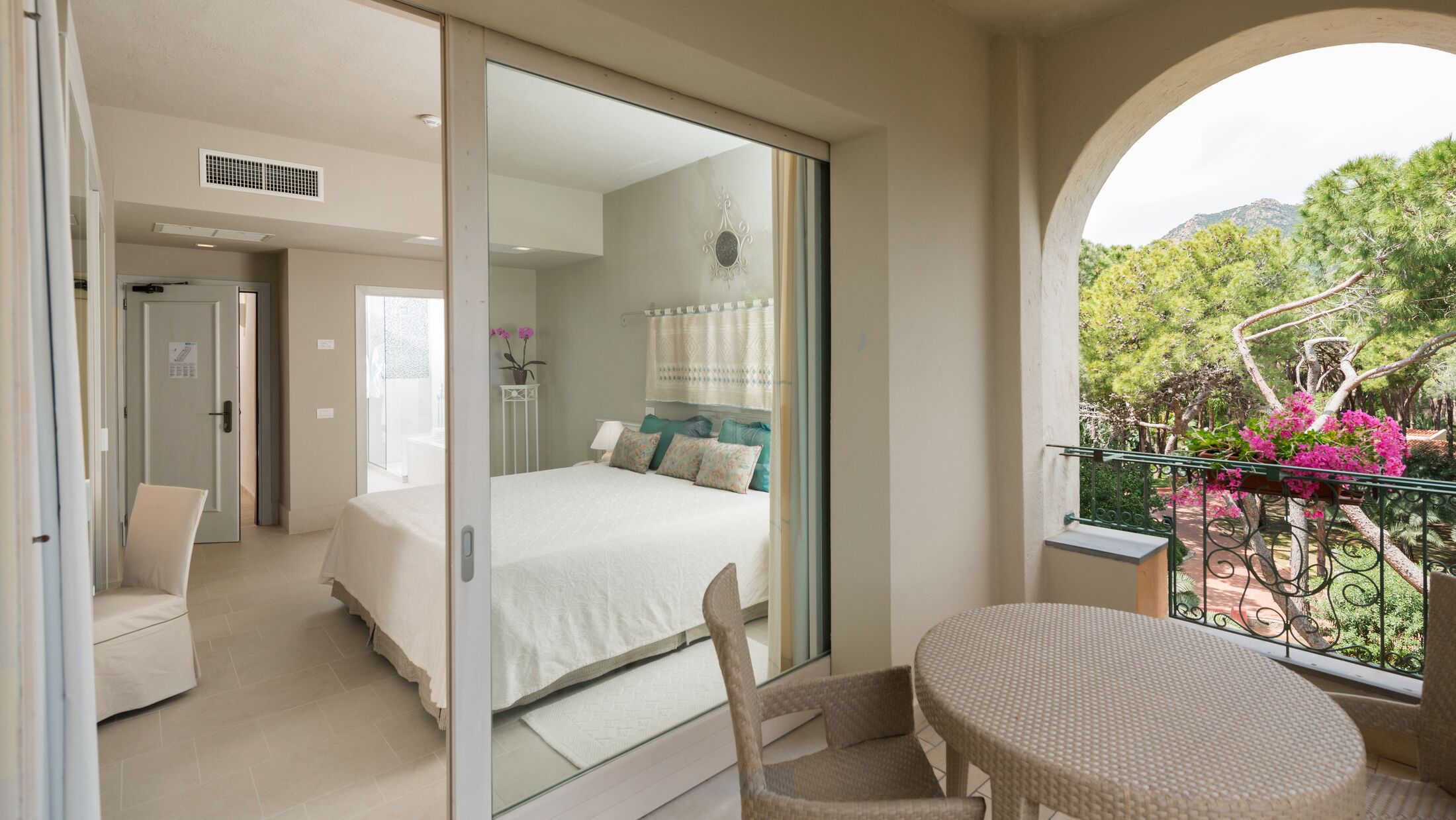 Forte-Village-2023-Castello-Superior-Mare-Room-002-002498-Hybris