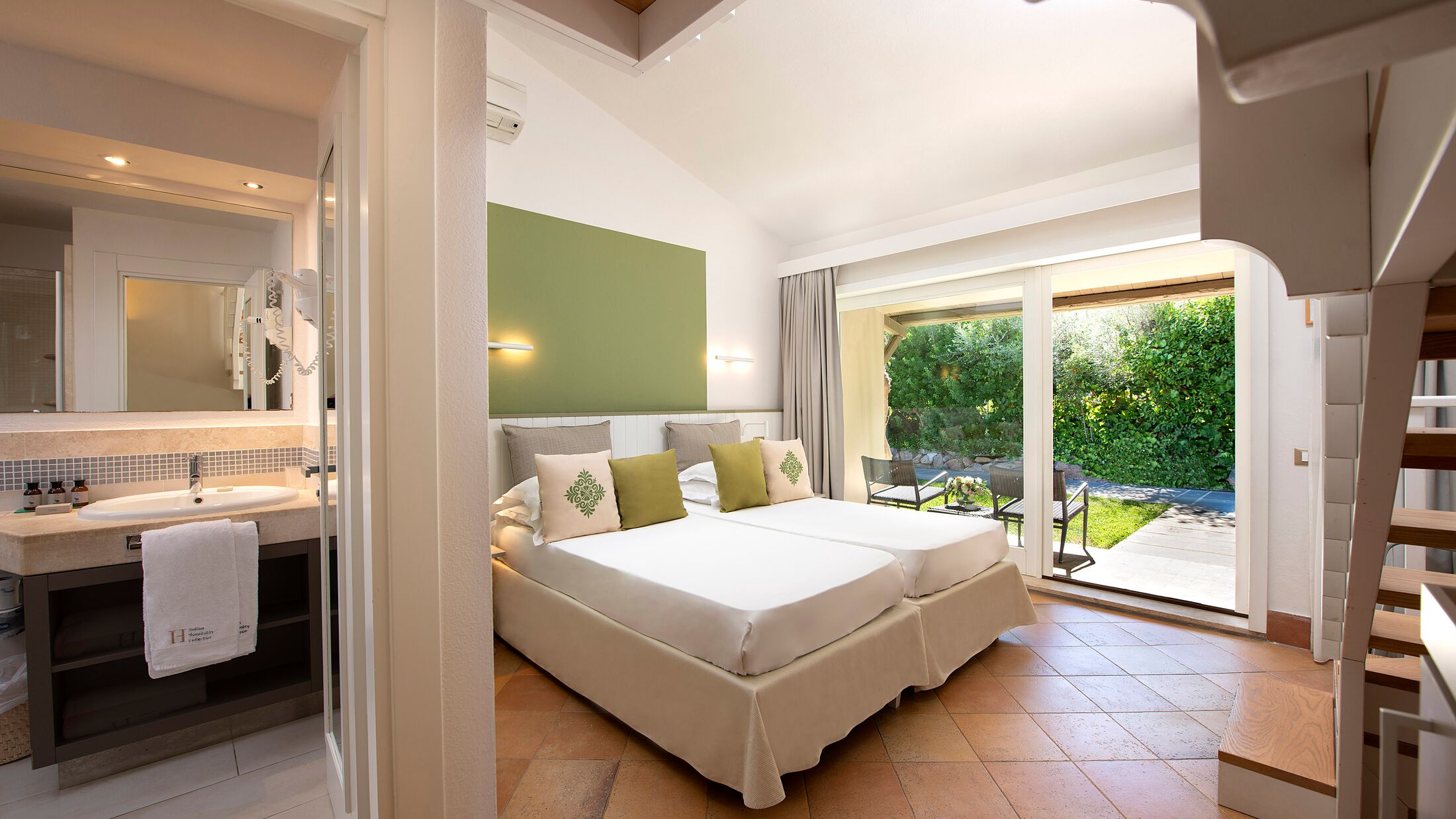 Chia-Laguna-2021-Village-Garden-Family-002-111495-Hybris