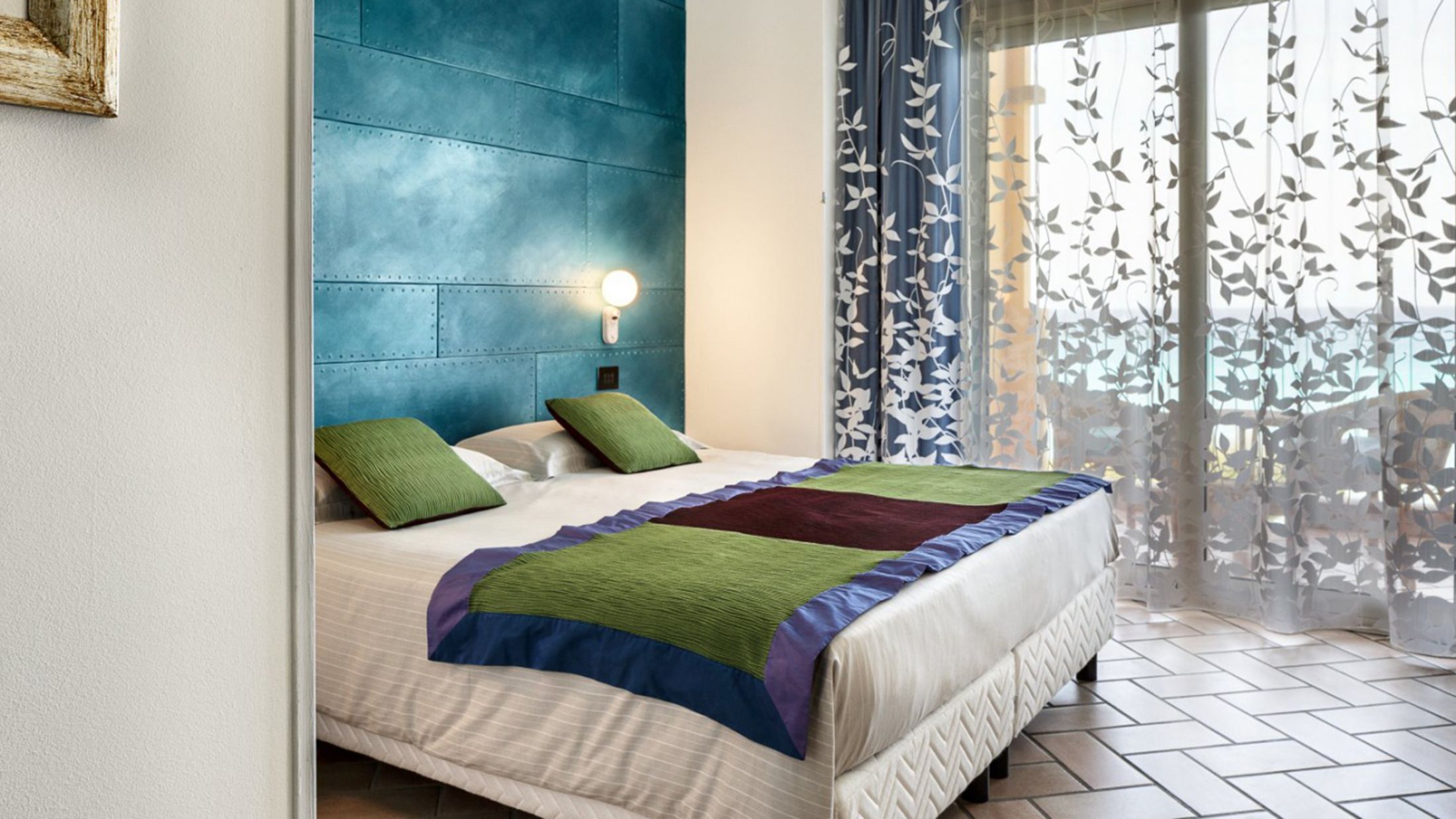 119934-Classic-Room-Sea-View-001-Hybris