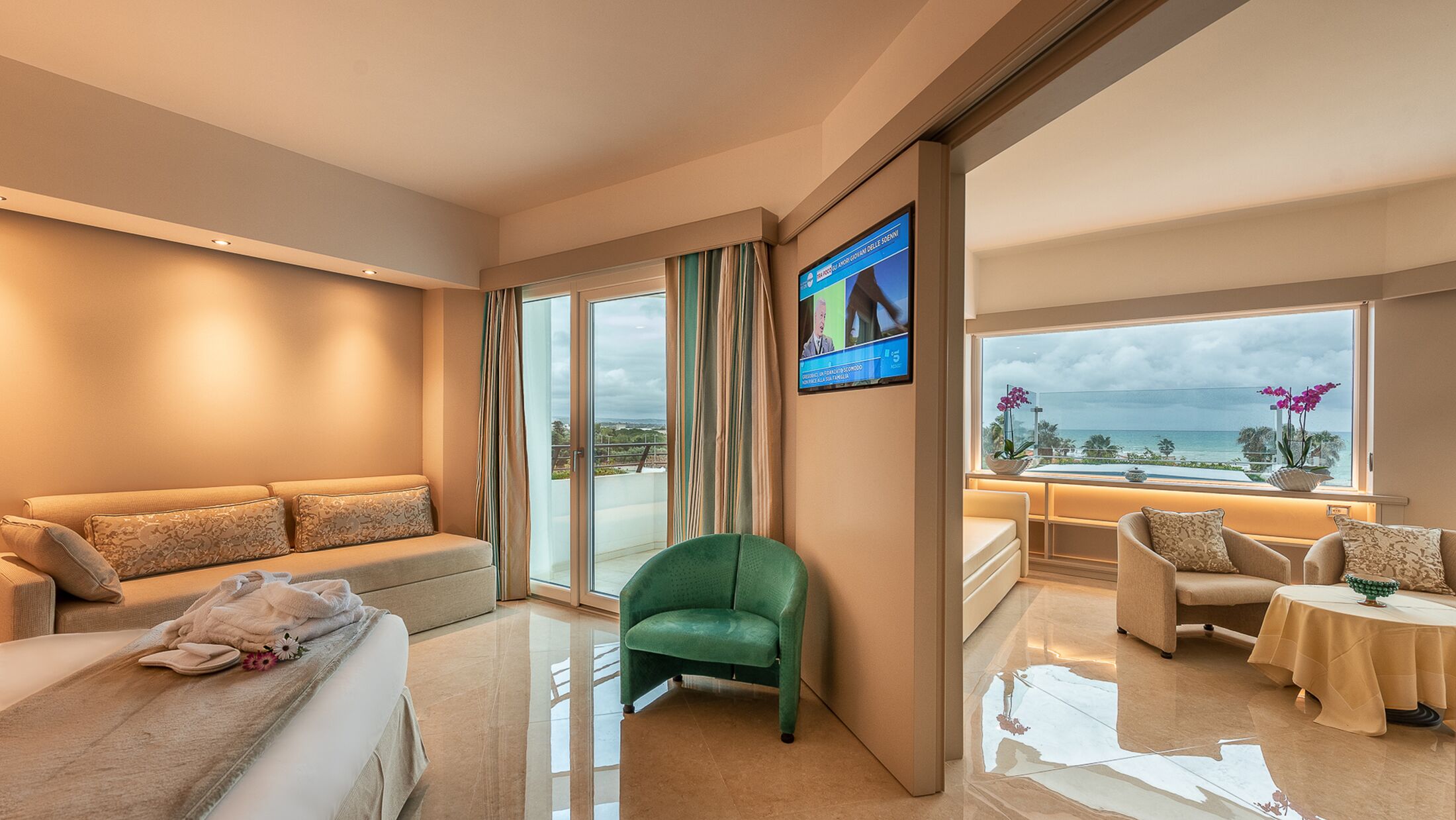 121398-Palace-Suite-001-Hybris