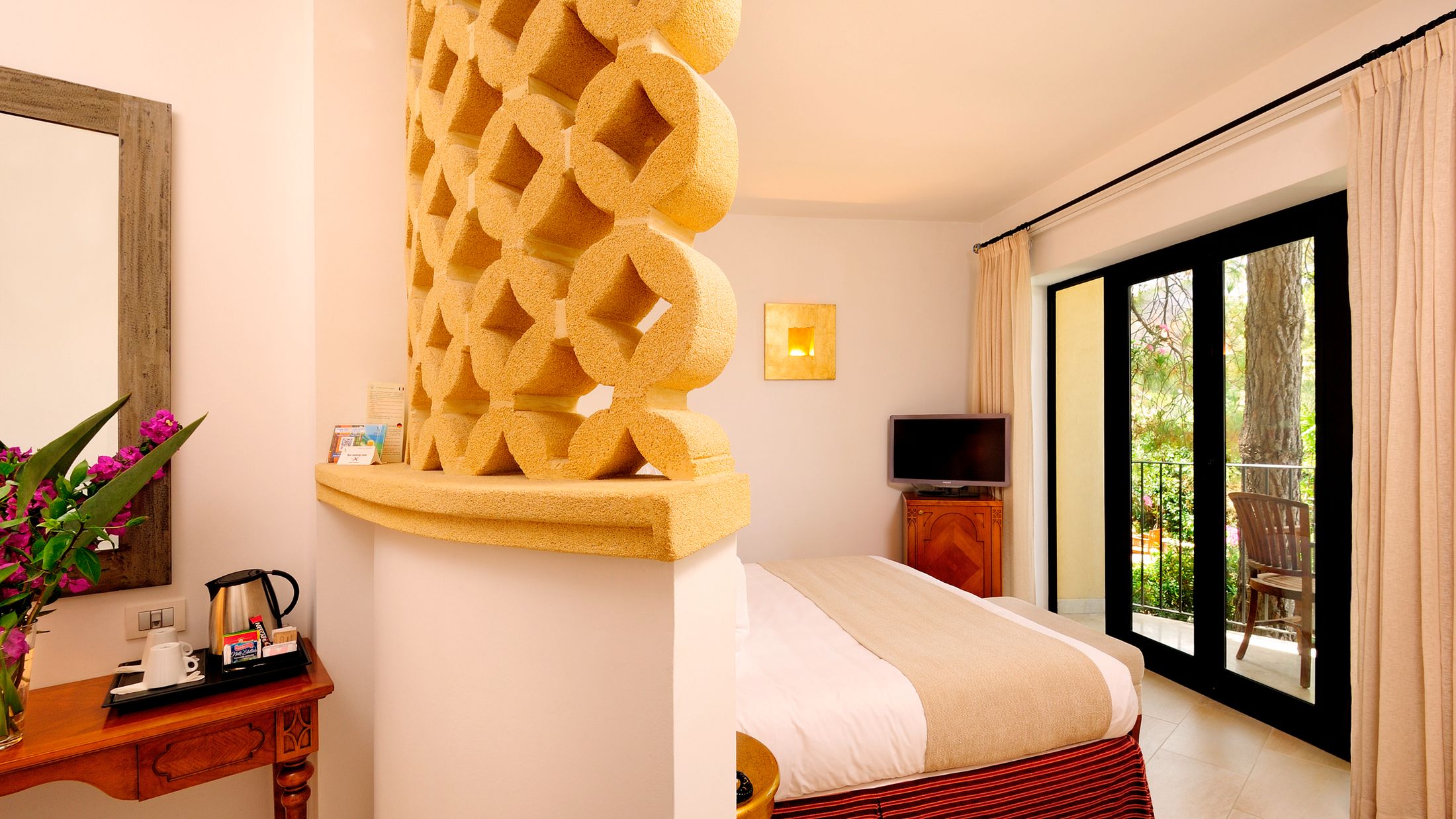 115048-Junior-Suite-002-Hybris