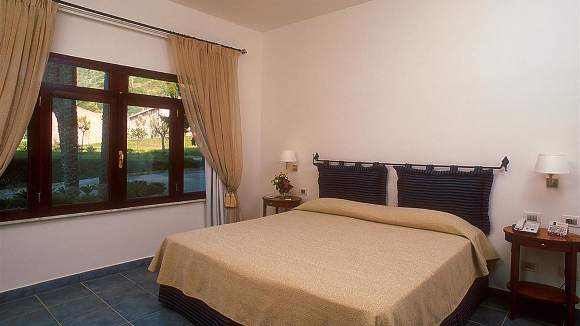 115048_Classic Room_001.jpg-Hybris