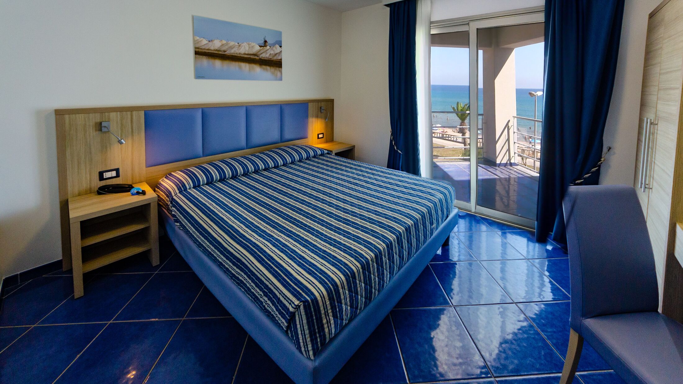 Astro-Suite-2024-Suite-004-121993-Hybris