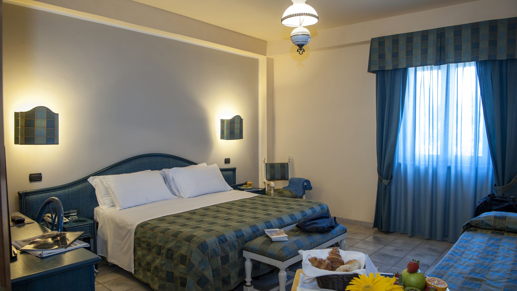 121082-Classic-Room-002-Hybris