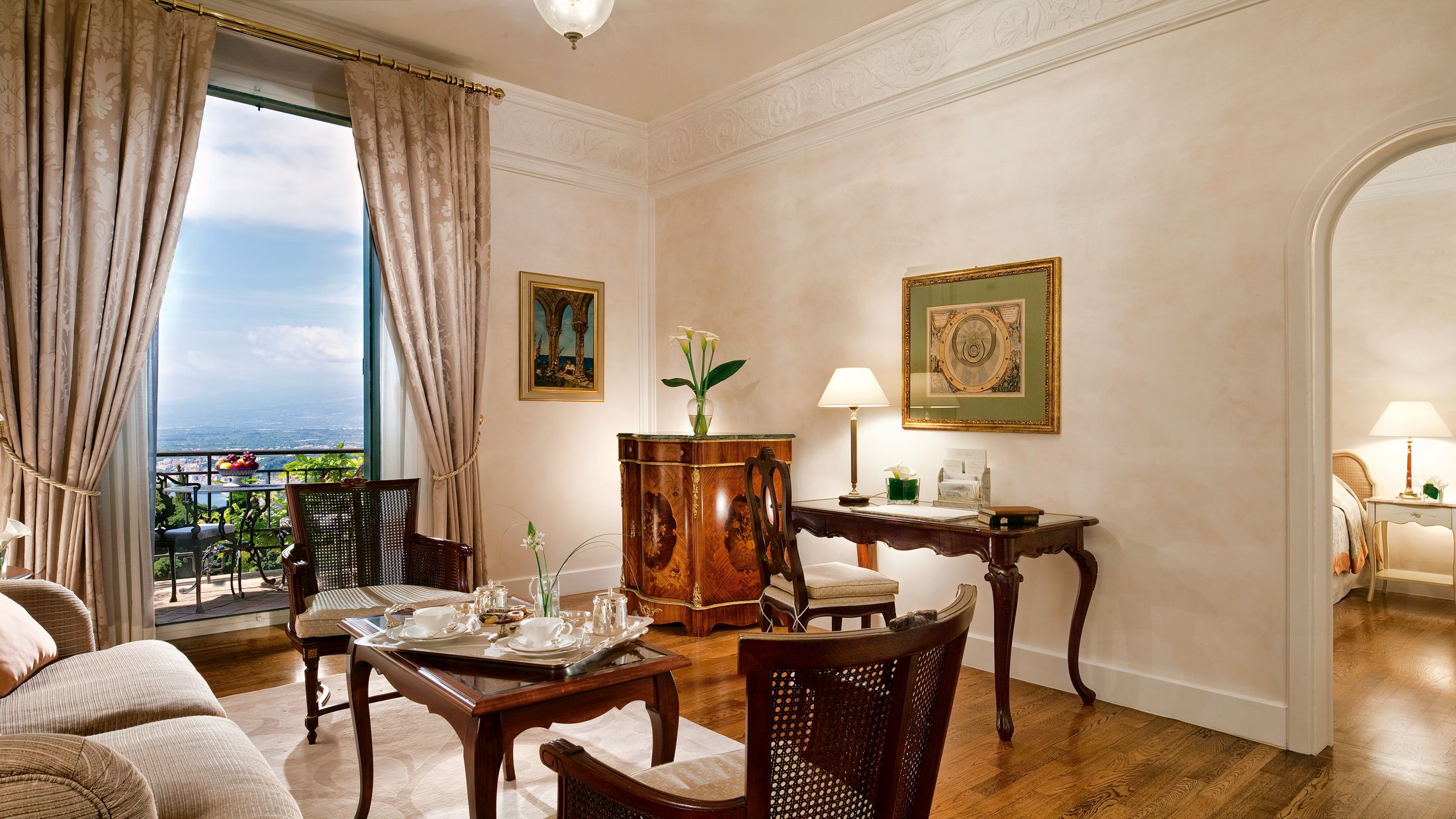 108586-Suite-Deluxe-Sea-View-001-Hybris