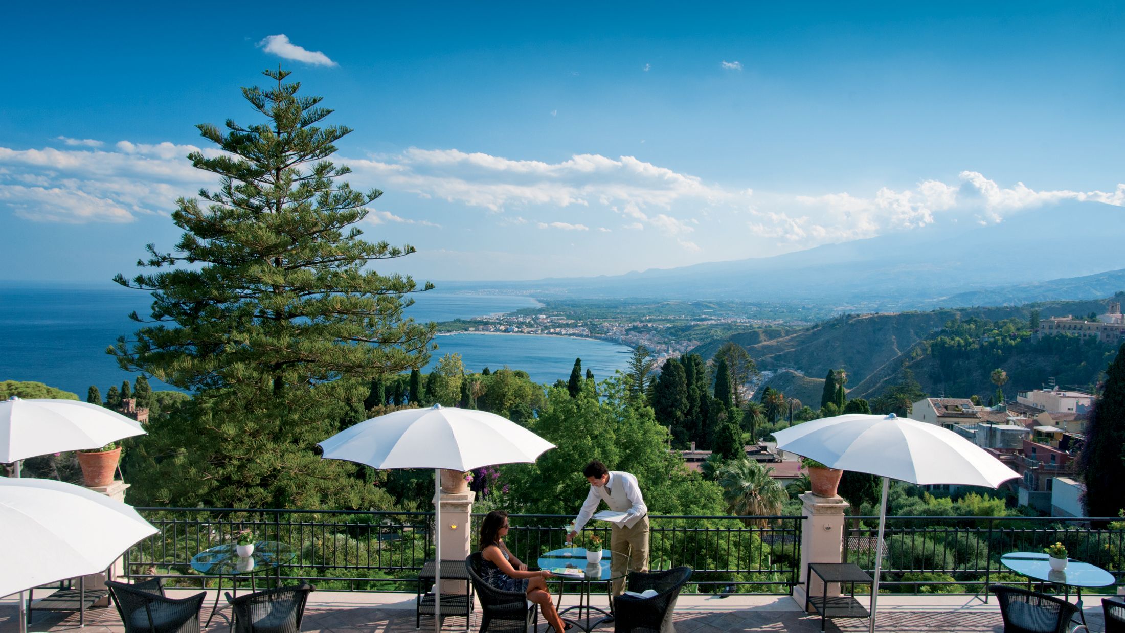 PMO.S.2011.108586.035.jpg-Hybris