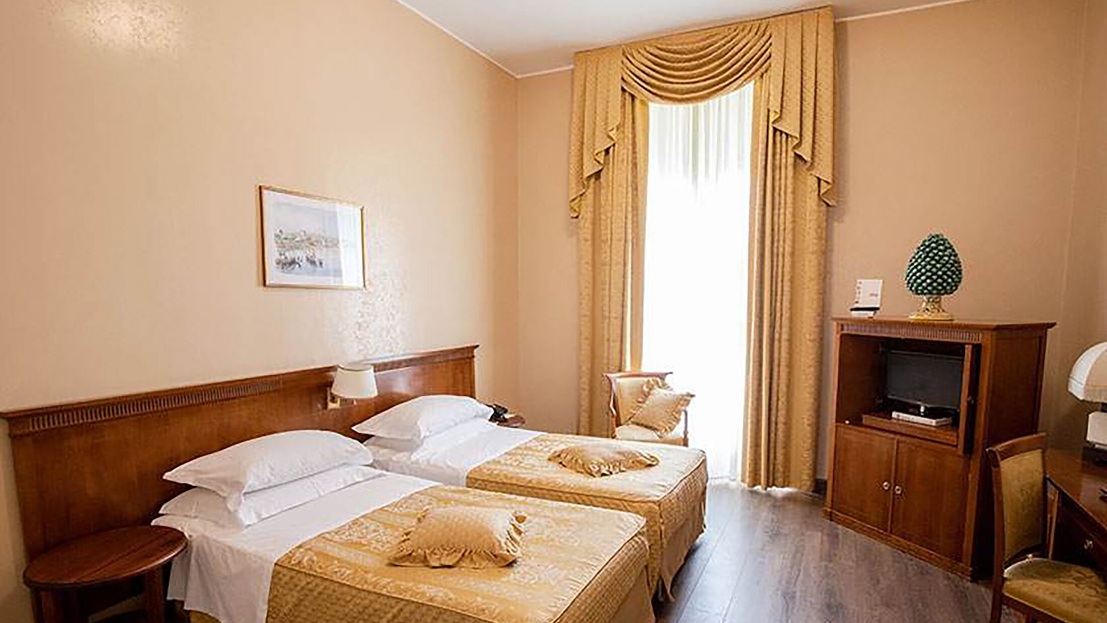 Excelsior-Palace-2024-Classic-Twin-Room-001-115060-Hybris