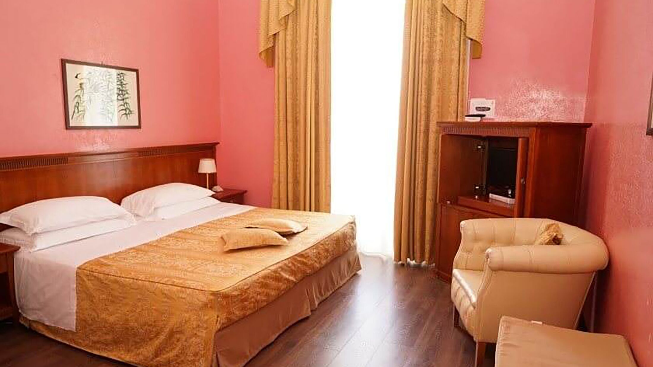 Excelsior-Palace-2024-Superior-Room-Town-View-001-115060-Hybris