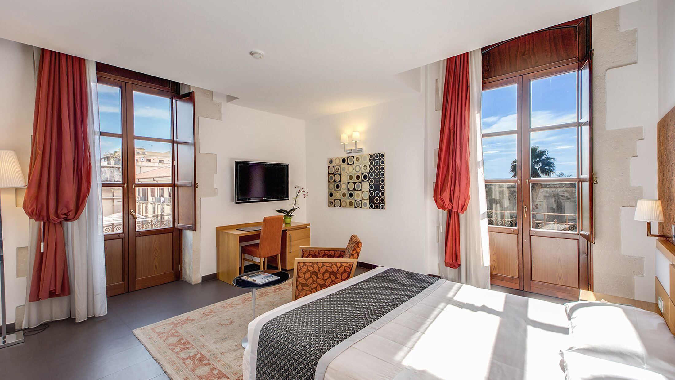 Alfeo-2021-Executive-Room-001-120601-Hybris