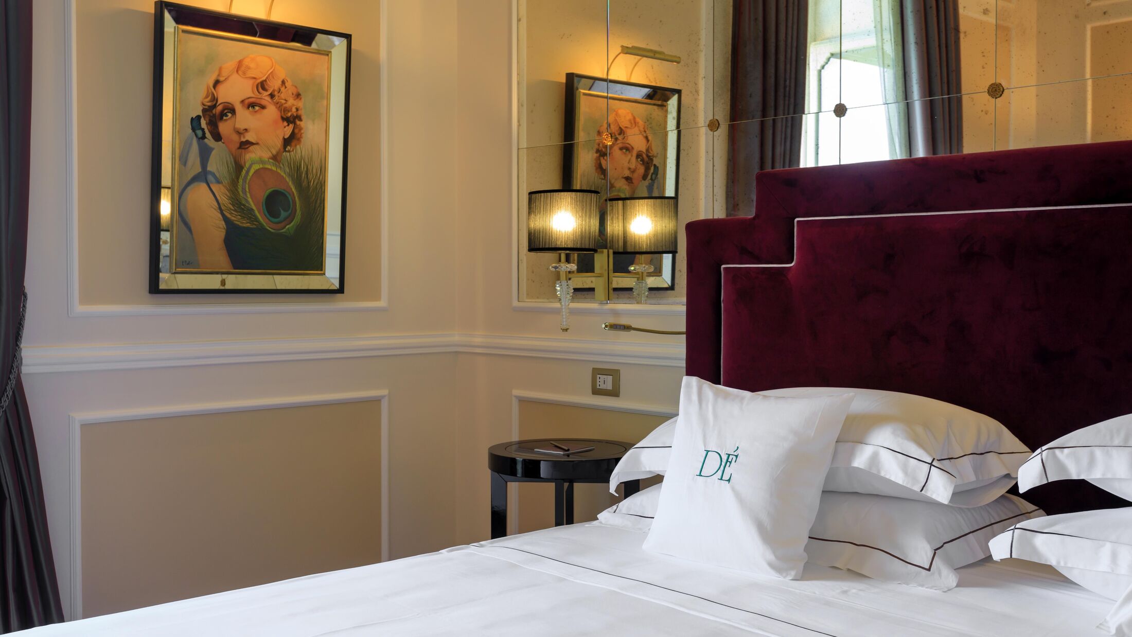 Grande-Estrangers-2023-Comfort-Room-001-121930-Hybris