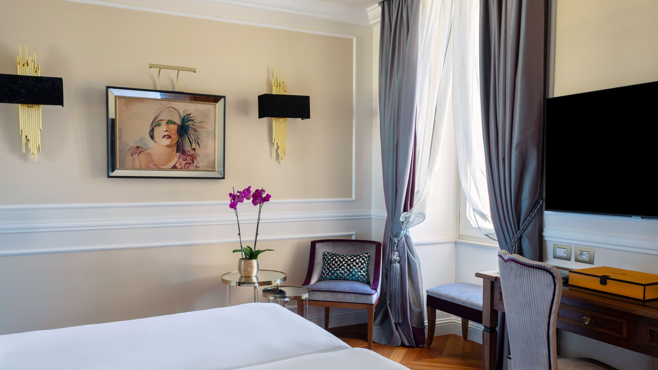 Grande-Estrangers-2023-Superior-Room-002-121930-Hybris