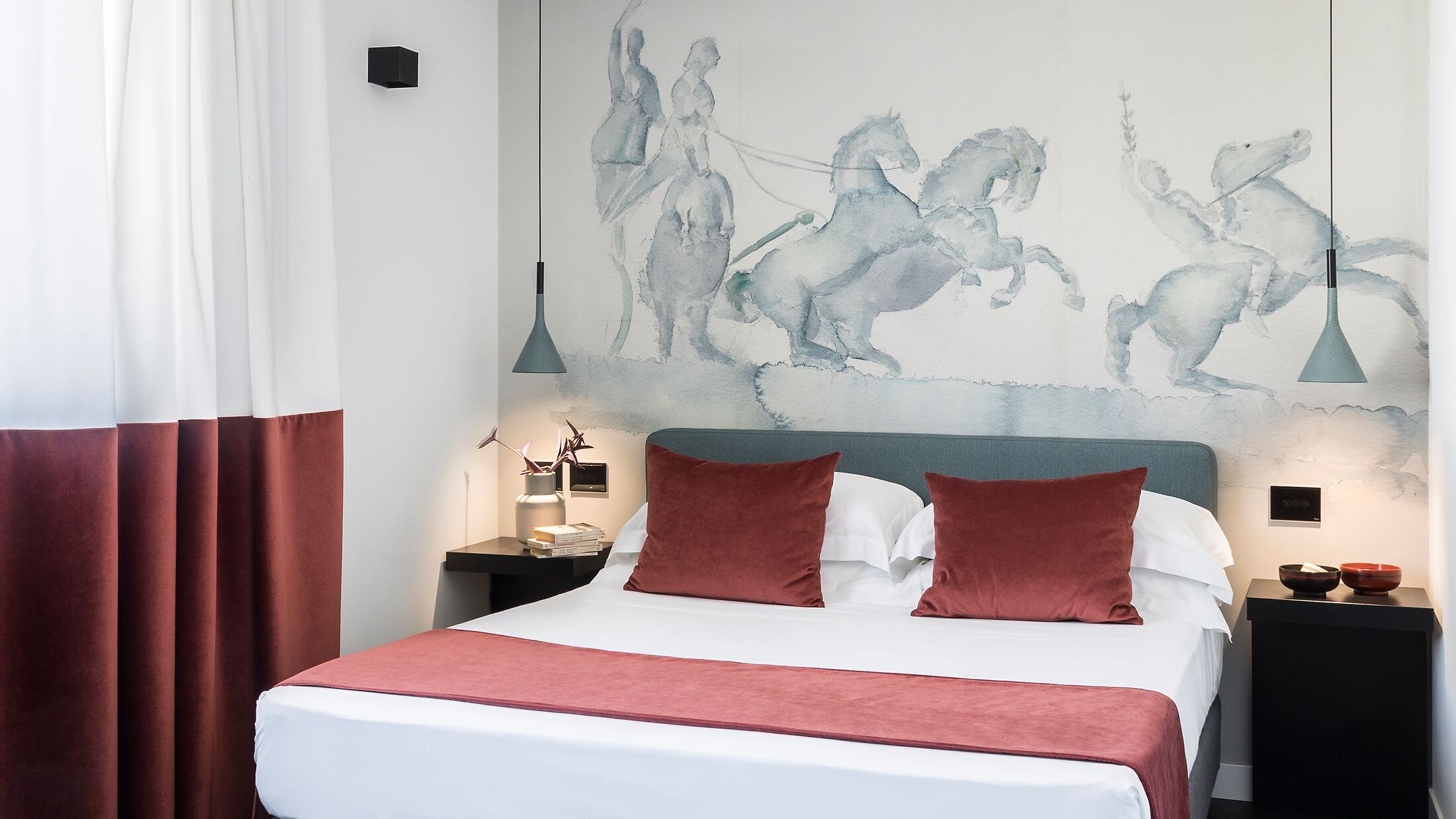 Plaza-Opera-2023-Deluxe-Room-003-121902-Hybris