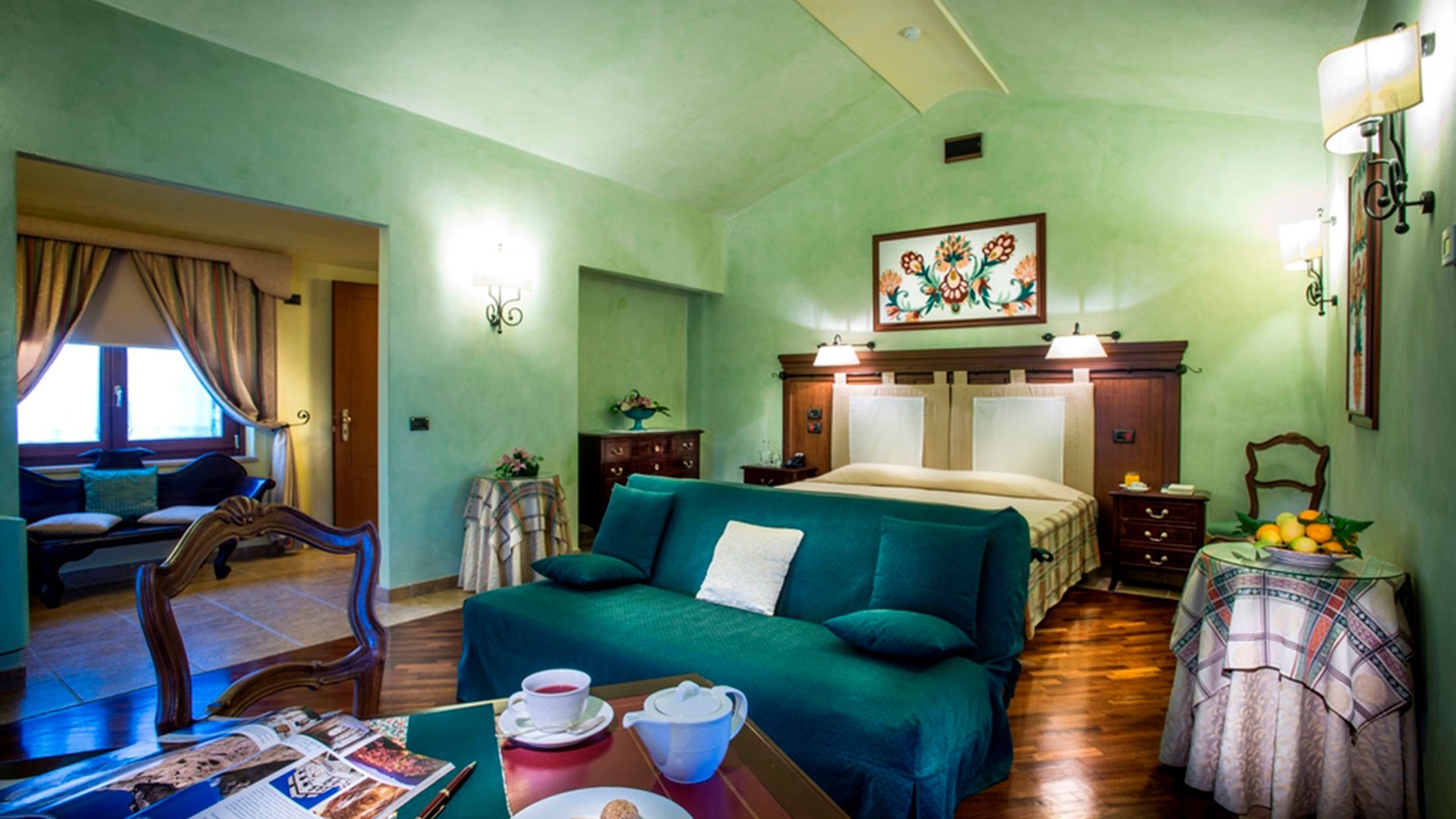 120968-Deluxe-Room-001-Hybris