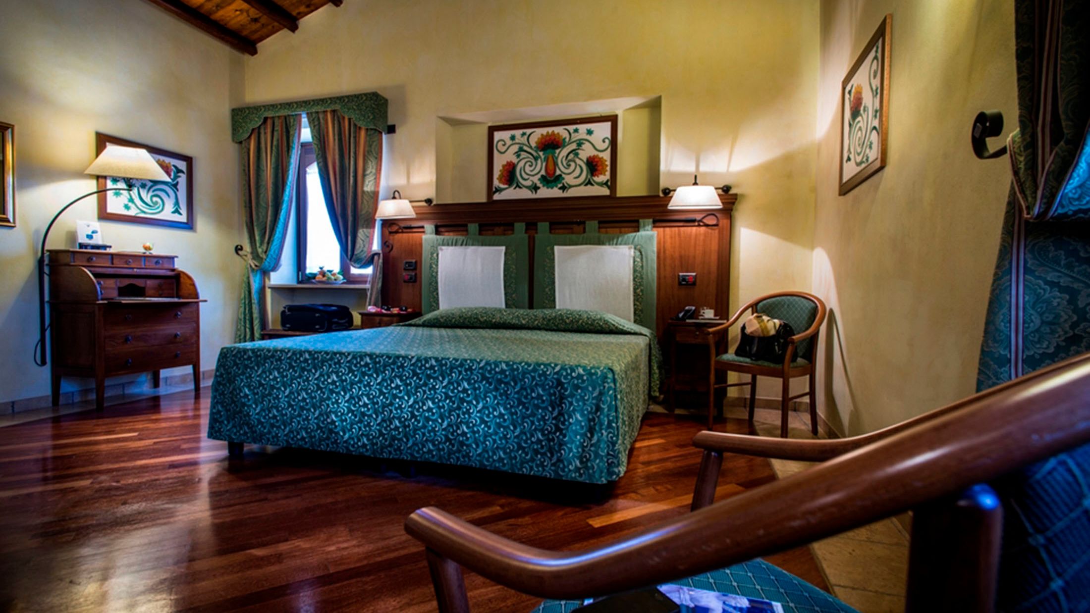 120968-Double-Room-001-Hybris