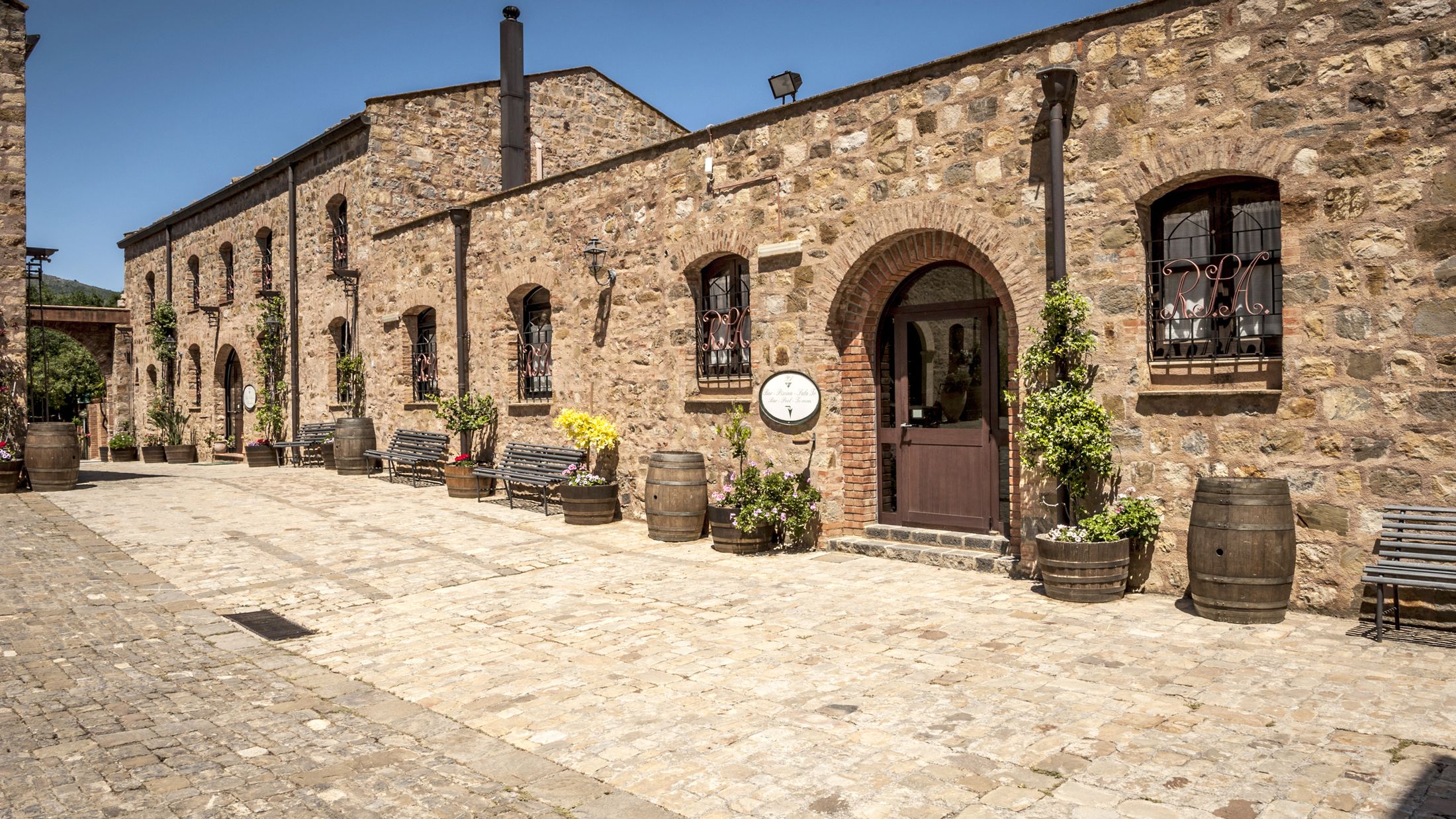 120968-Relais-Santa-Anastasia-003-Hybris