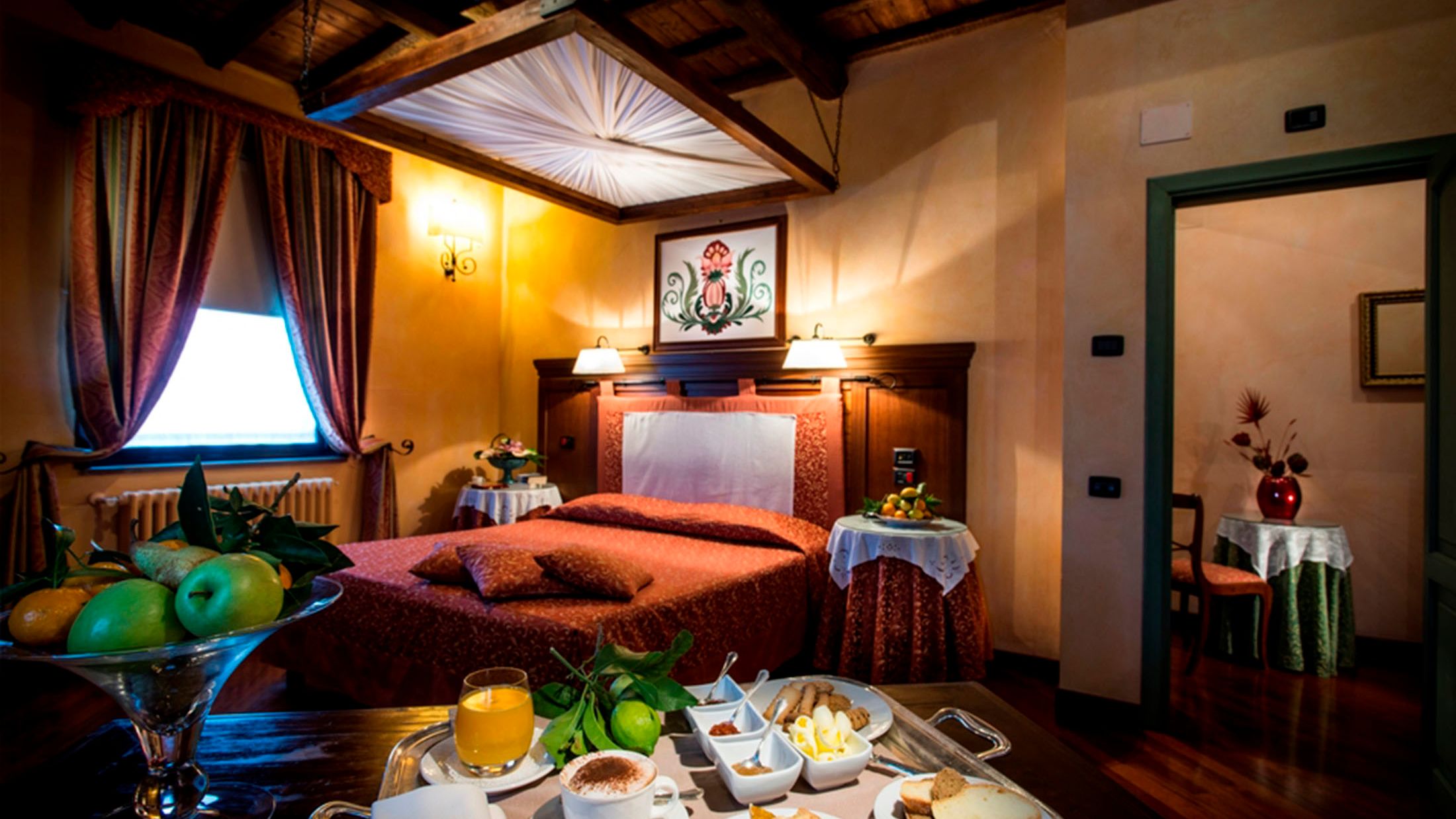 120968-Suite-001-Hybris