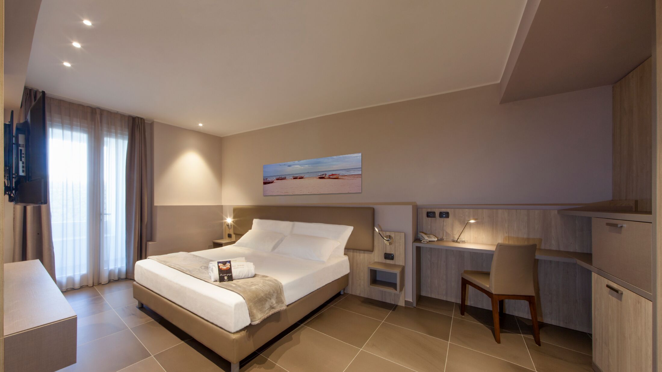 San-Giorgio-Palace-Deluxe-Room-120600-Hybris