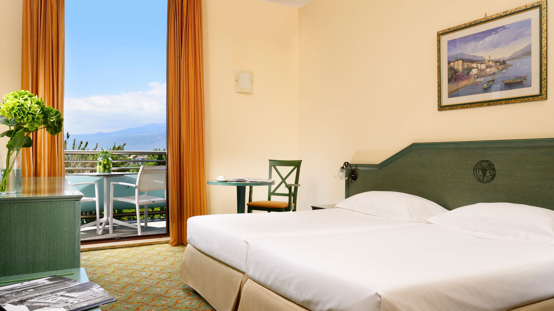 119135-Classic-Room-001-Hybris