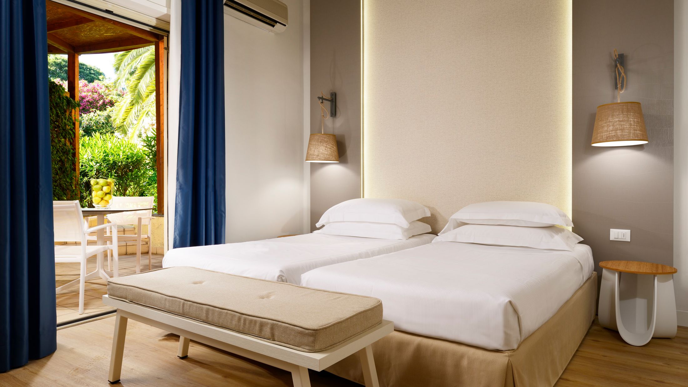 119135-Twin-Deluxe-001-Hybris